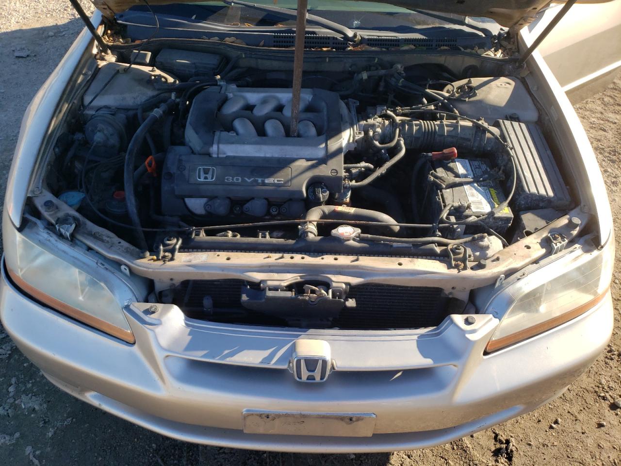 Photo 10 VIN: 1HGCG1650YA021469 - HONDA ACCORD 