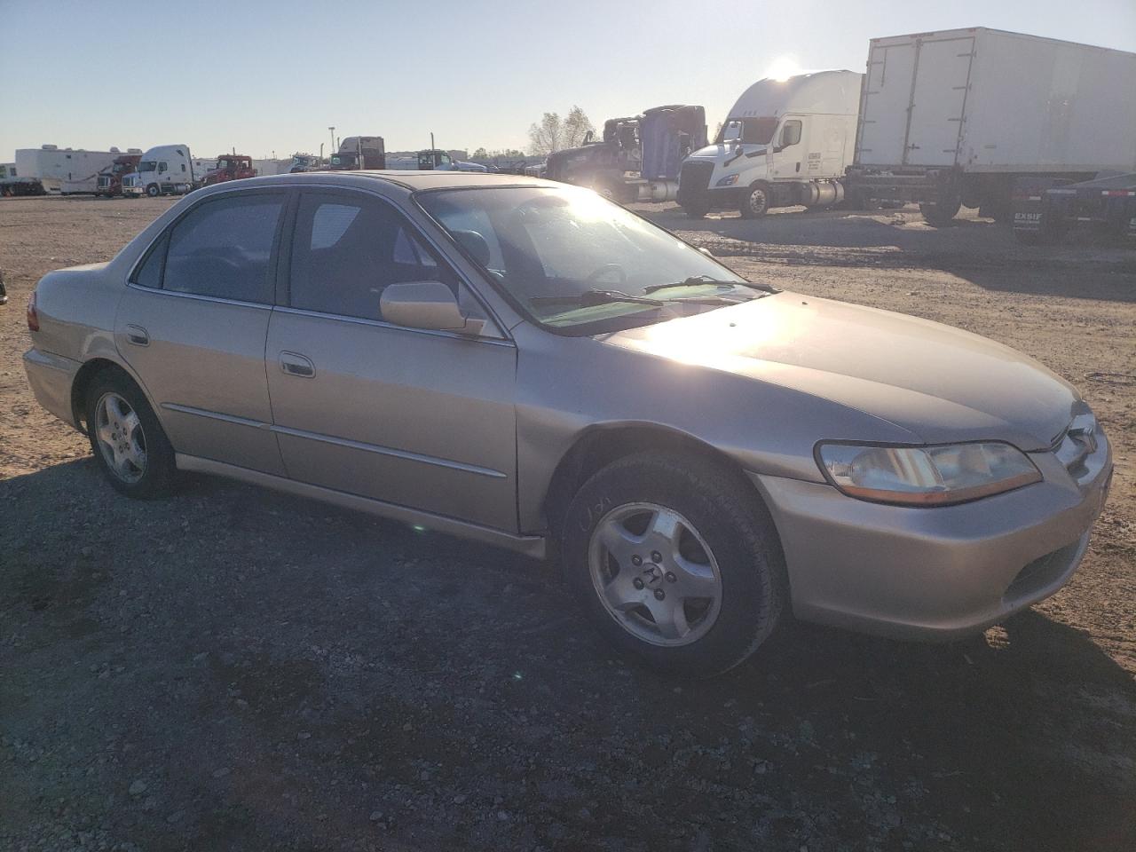 Photo 3 VIN: 1HGCG1650YA021469 - HONDA ACCORD 