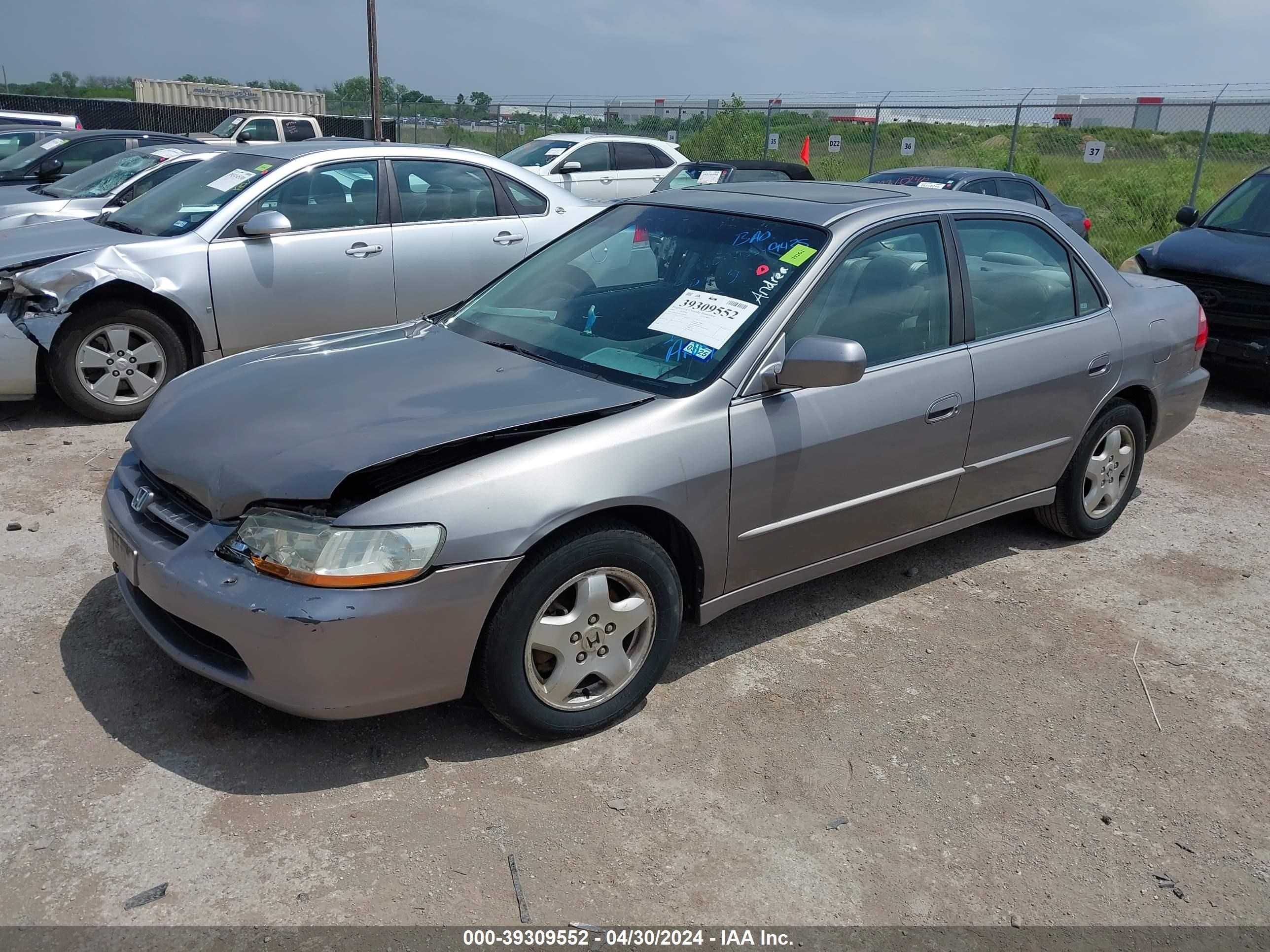 Photo 1 VIN: 1HGCG1650YA101094 - HONDA ACCORD 