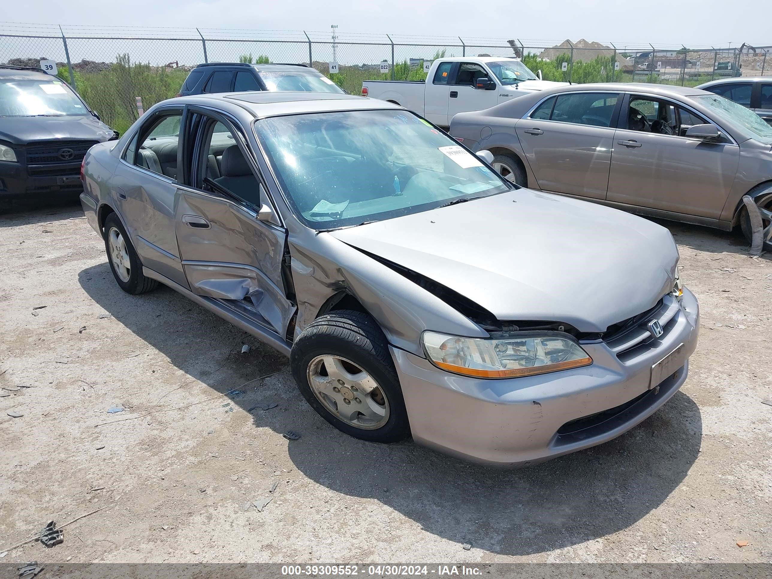 Photo 5 VIN: 1HGCG1650YA101094 - HONDA ACCORD 