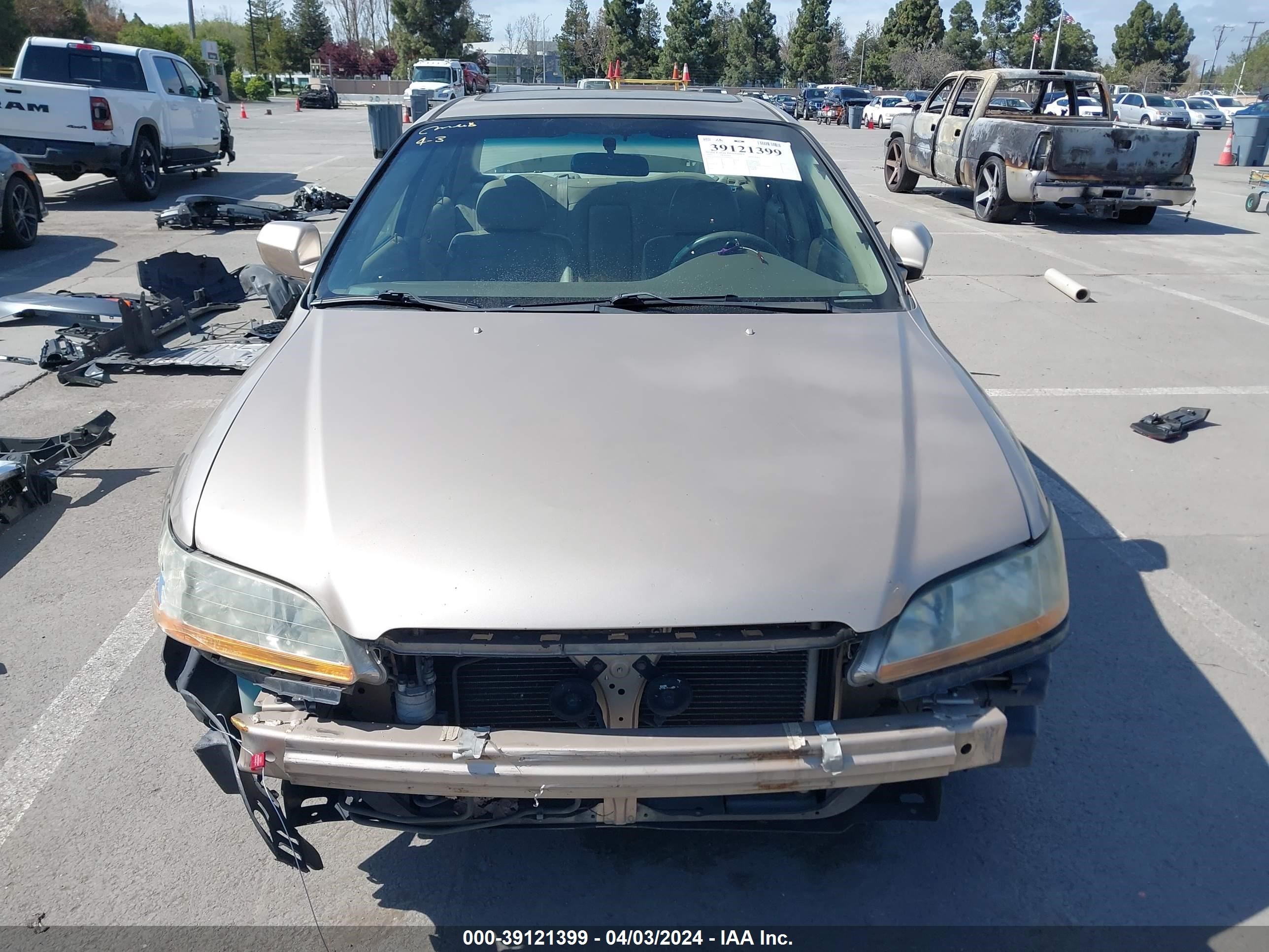 Photo 12 VIN: 1HGCG16511A058665 - HONDA ACCORD 