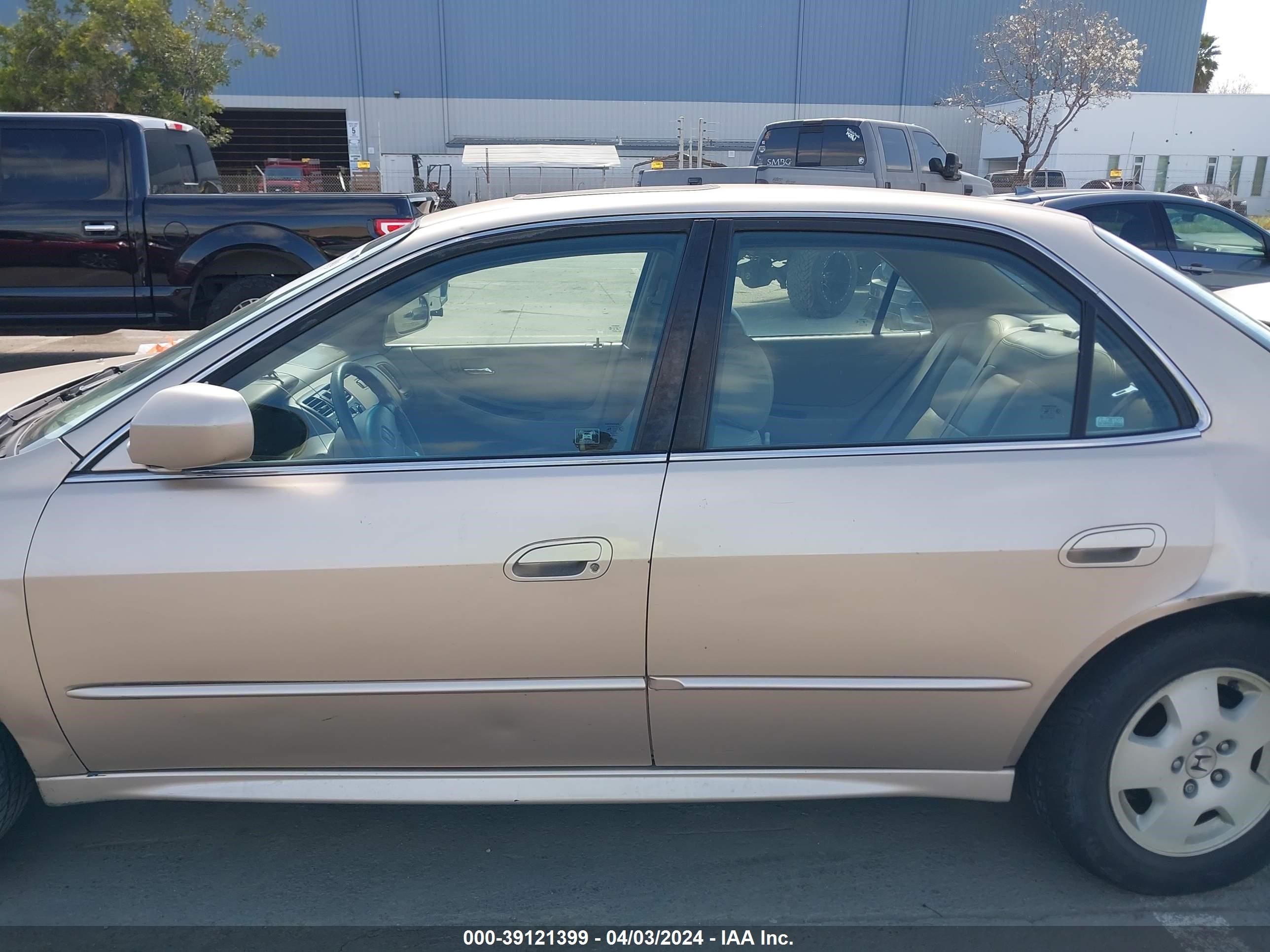 Photo 14 VIN: 1HGCG16511A058665 - HONDA ACCORD 