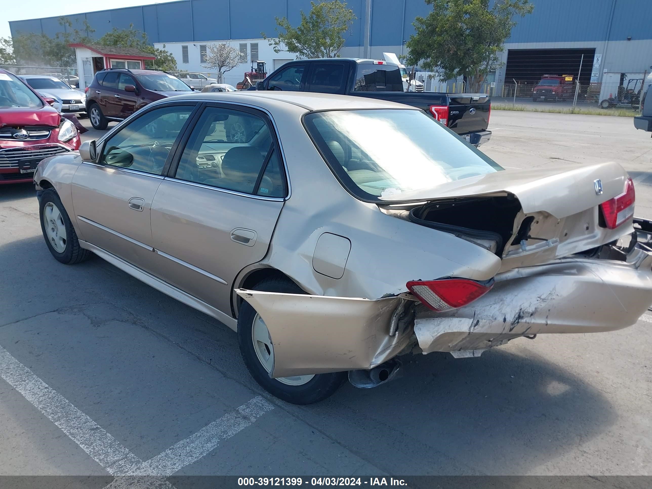 Photo 2 VIN: 1HGCG16511A058665 - HONDA ACCORD 