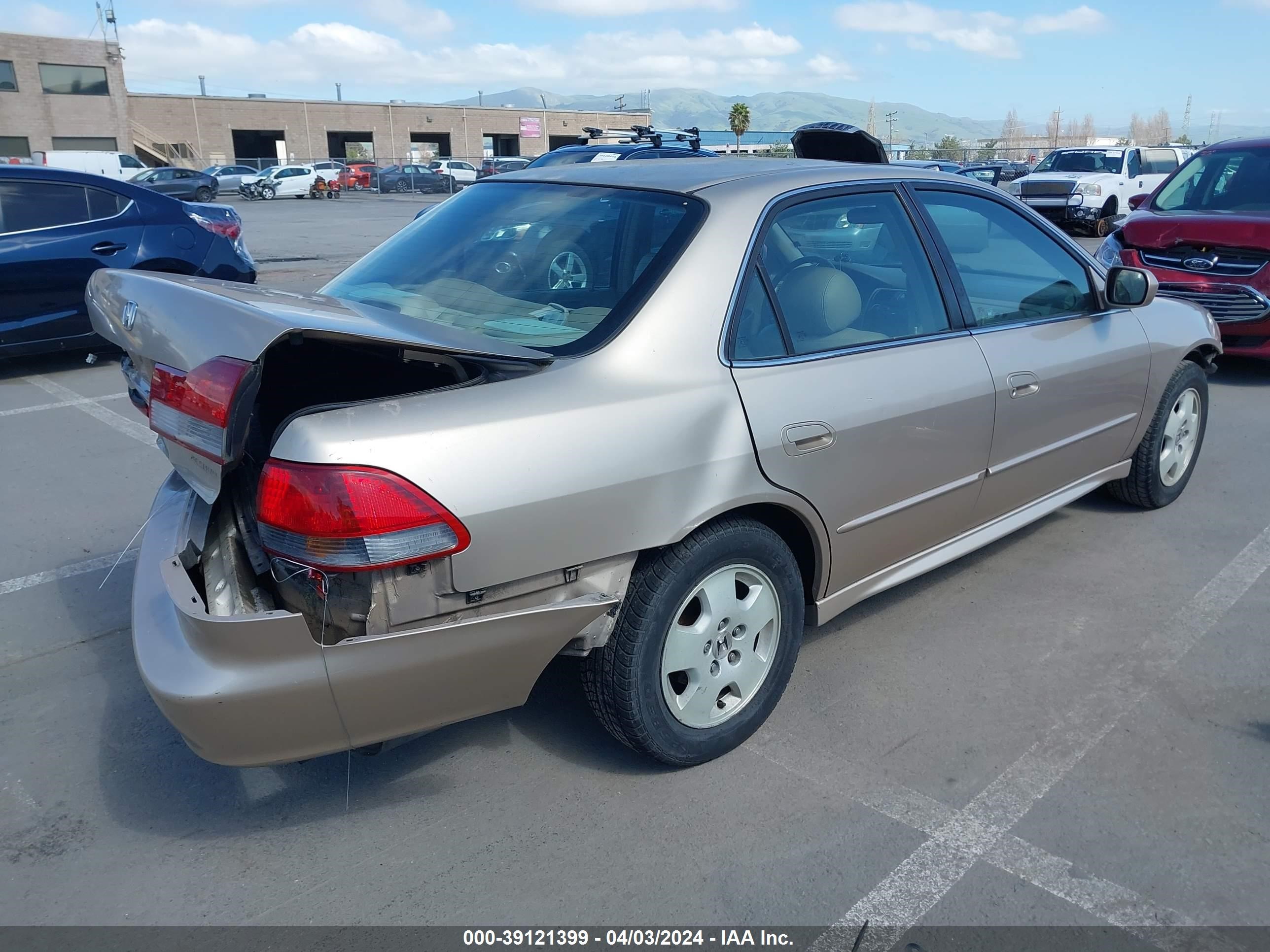 Photo 3 VIN: 1HGCG16511A058665 - HONDA ACCORD 