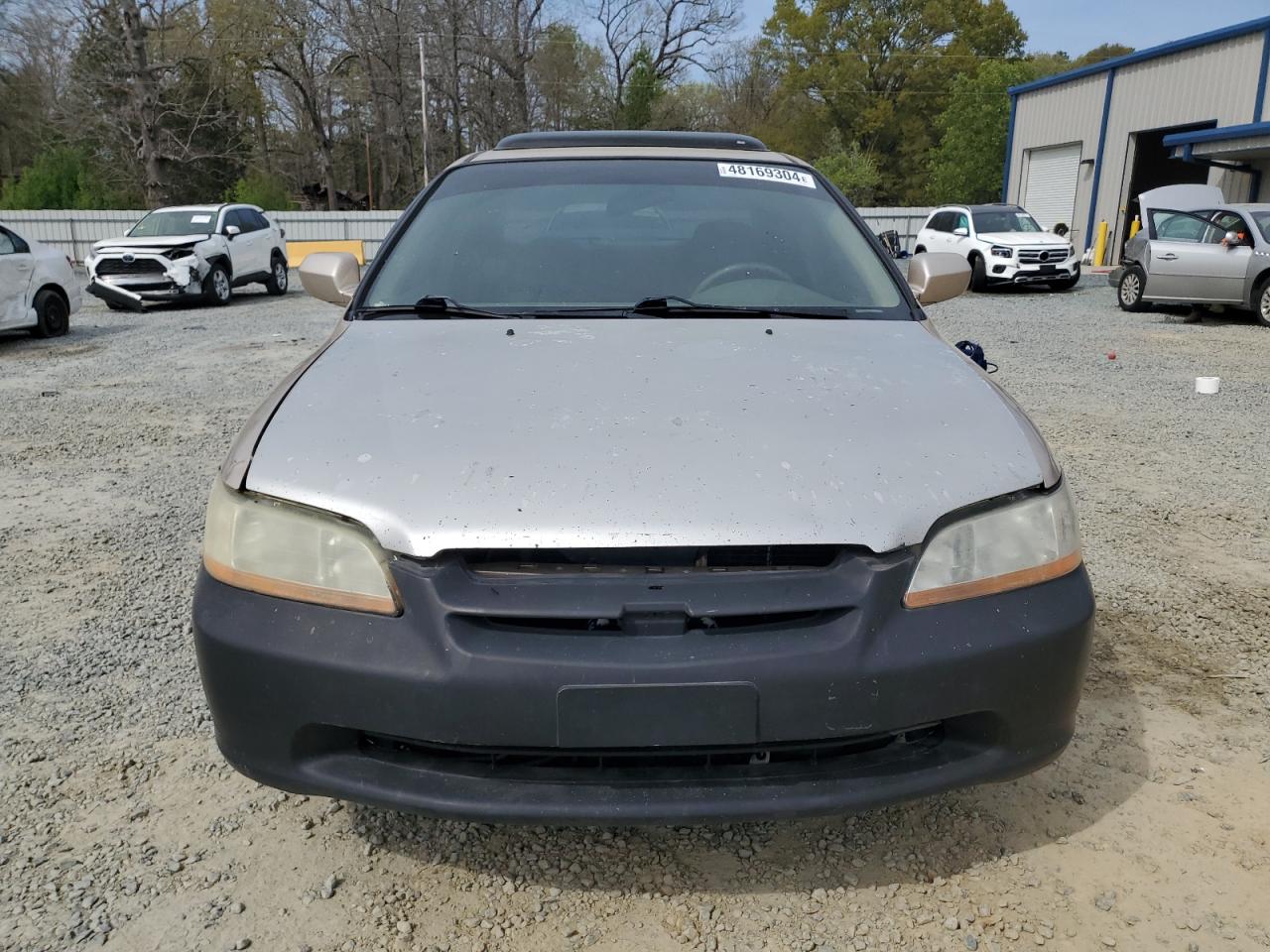 Photo 4 VIN: 1HGCG16511A068905 - HONDA ACCORD 