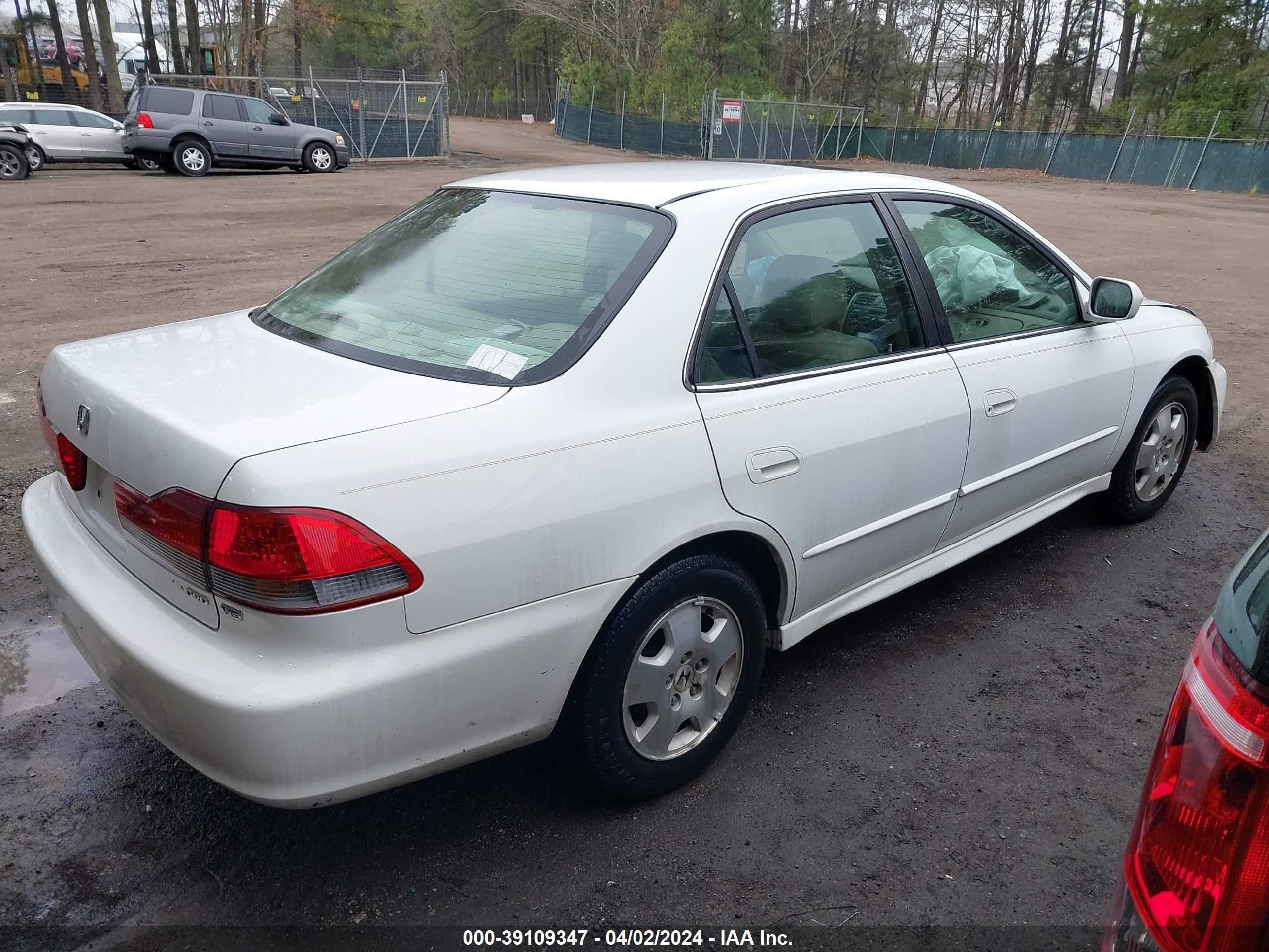 Photo 3 VIN: 1HGCG16512A010584 - HONDA ACCORD 