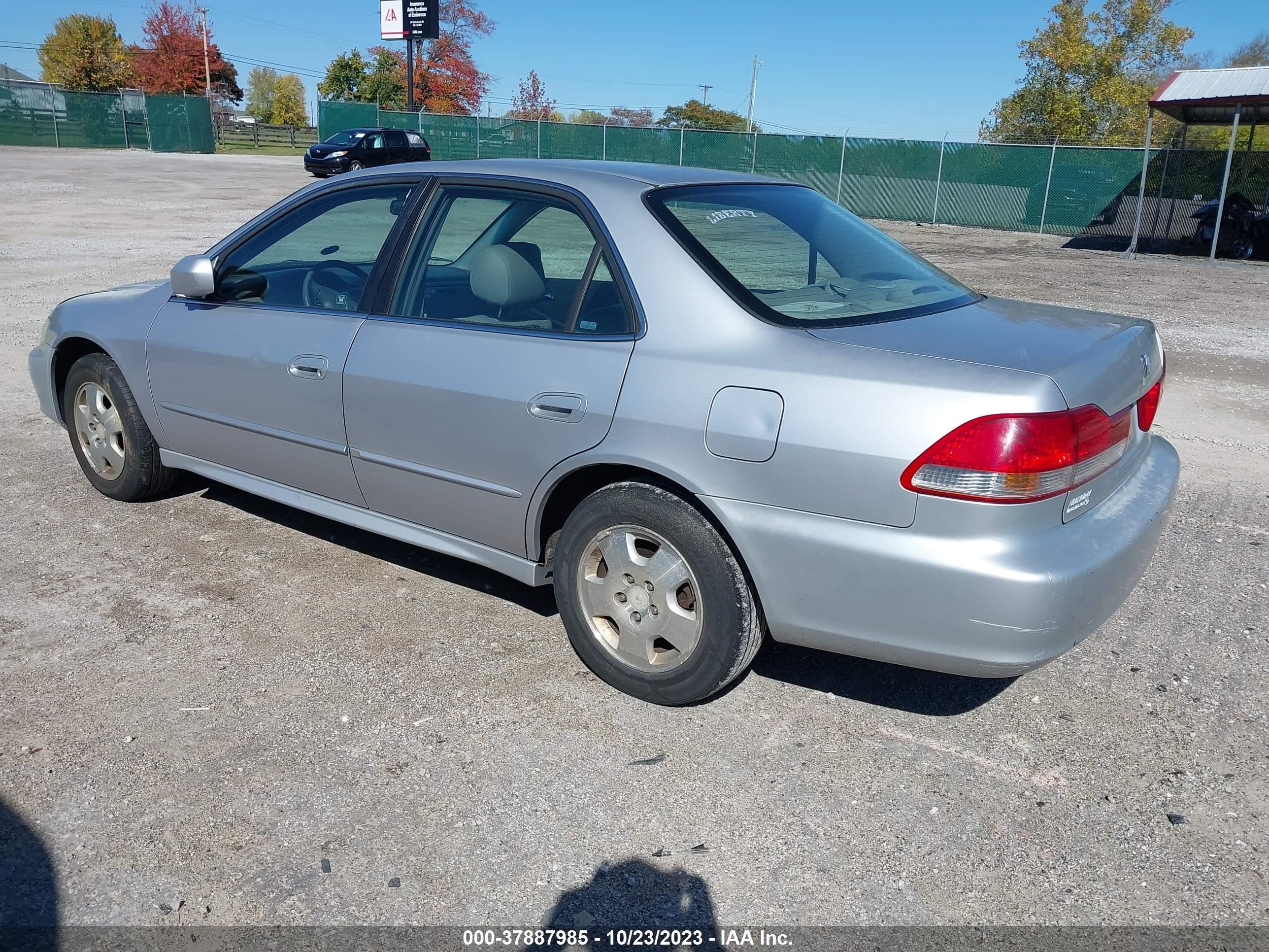 Photo 2 VIN: 1HGCG16512A037509 - HONDA ACCORD 