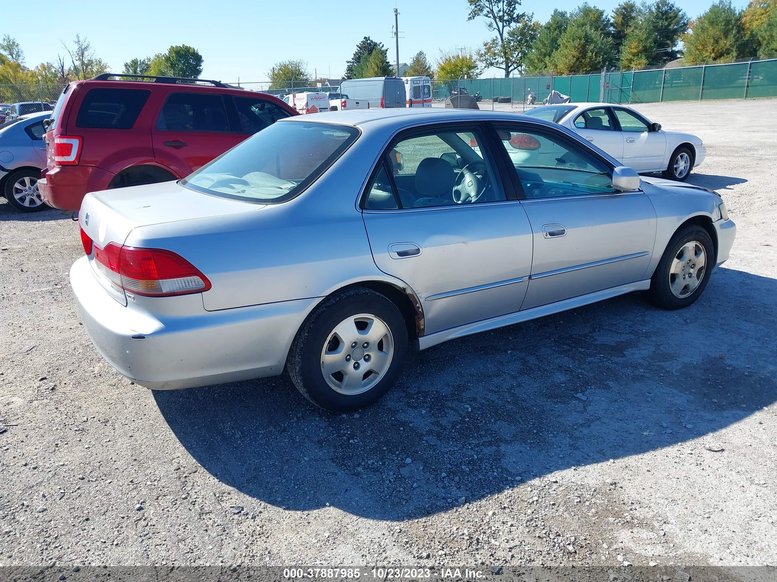 Photo 3 VIN: 1HGCG16512A037509 - HONDA ACCORD 