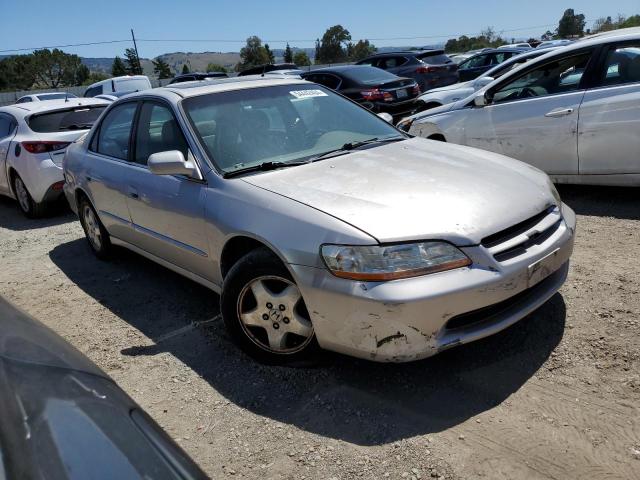 Photo 3 VIN: 1HGCG1651WA071715 - HONDA ACCORD 