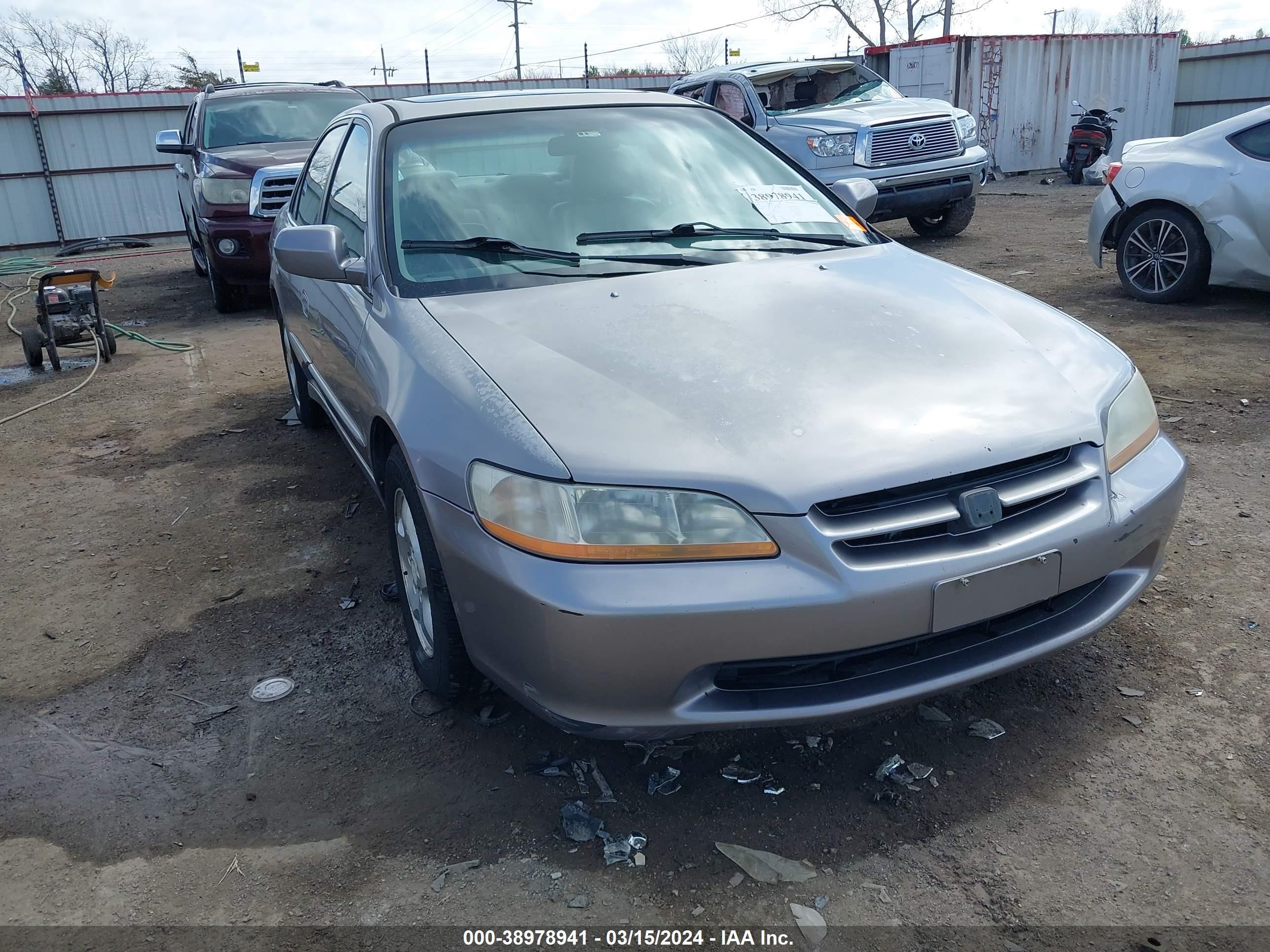 Photo 0 VIN: 1HGCG1651YA075332 - HONDA ACCORD 