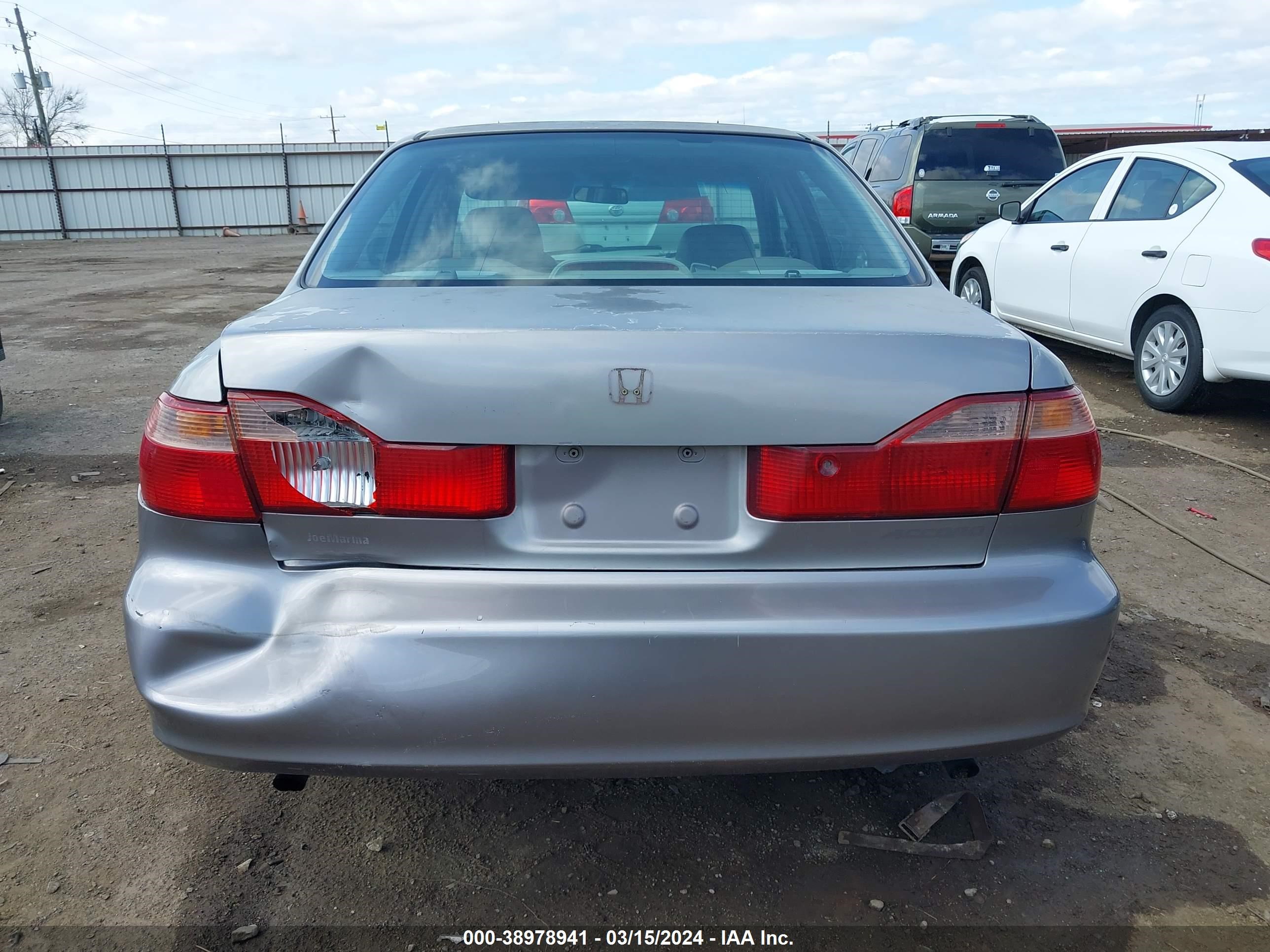 Photo 15 VIN: 1HGCG1651YA075332 - HONDA ACCORD 