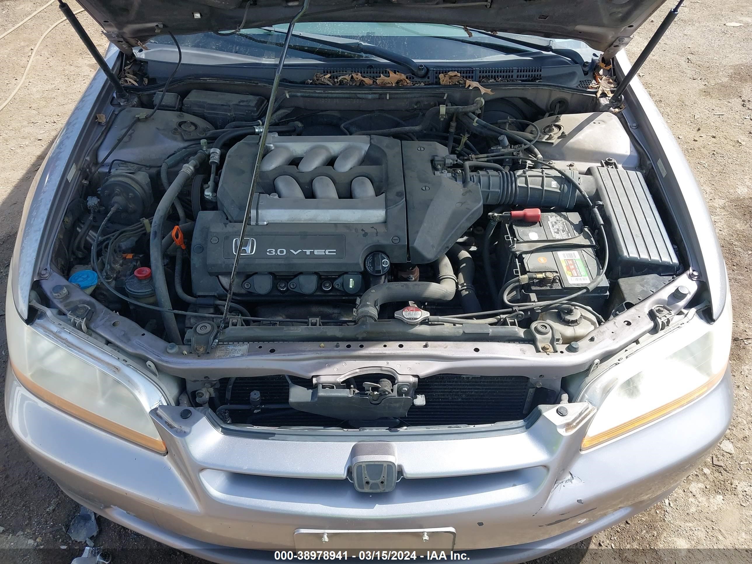 Photo 9 VIN: 1HGCG1651YA075332 - HONDA ACCORD 