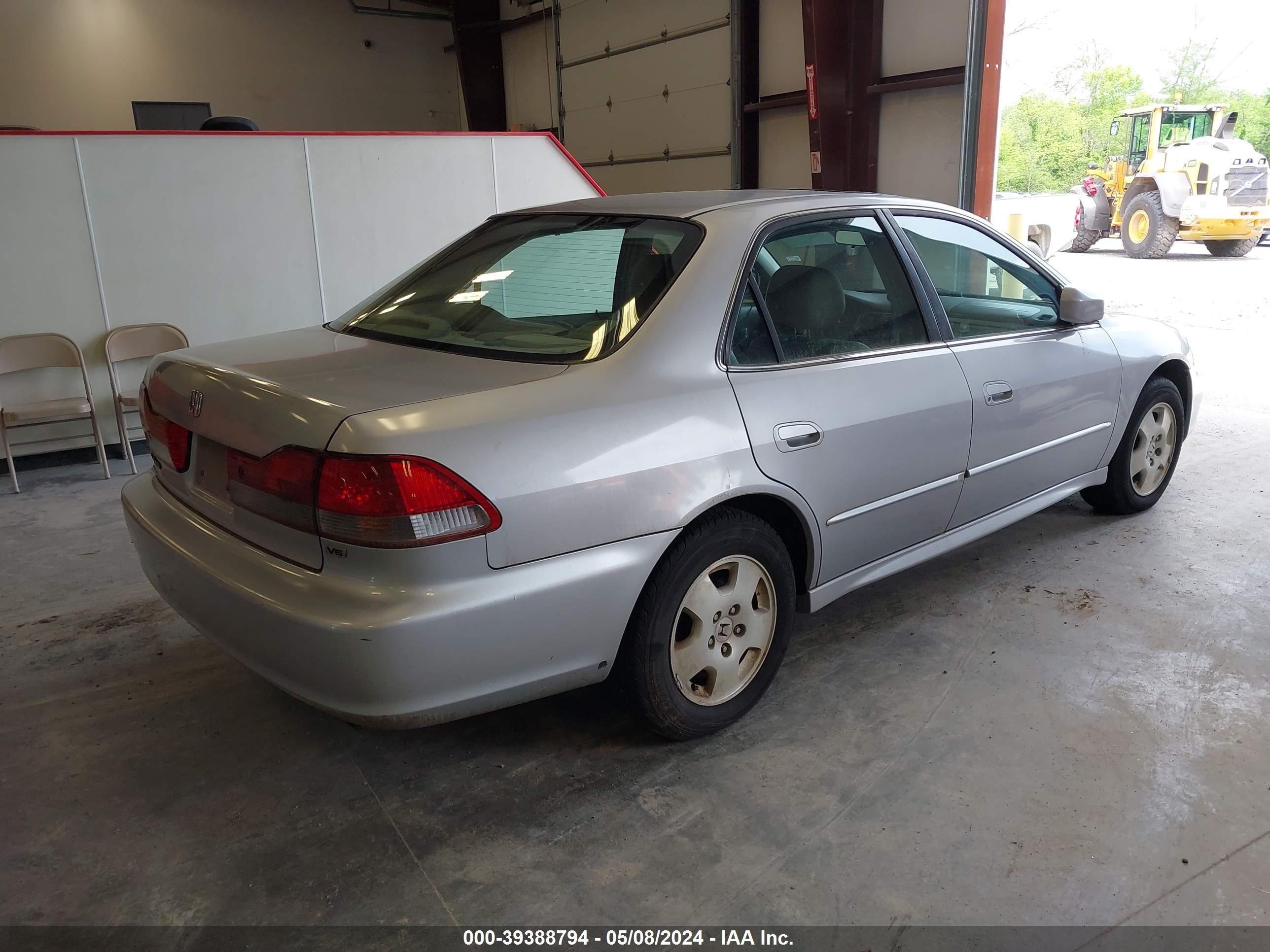 Photo 3 VIN: 1HGCG16521A050882 - HONDA ACCORD 