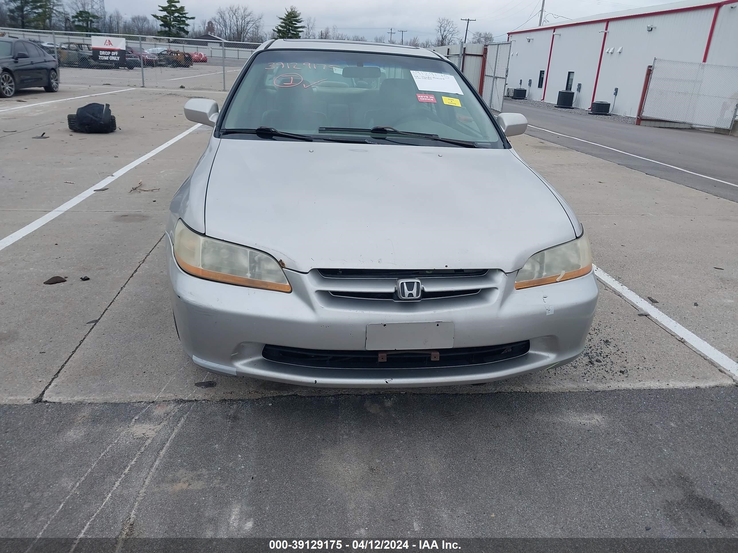 Photo 5 VIN: 1HGCG1652WA035404 - HONDA ACCORD 