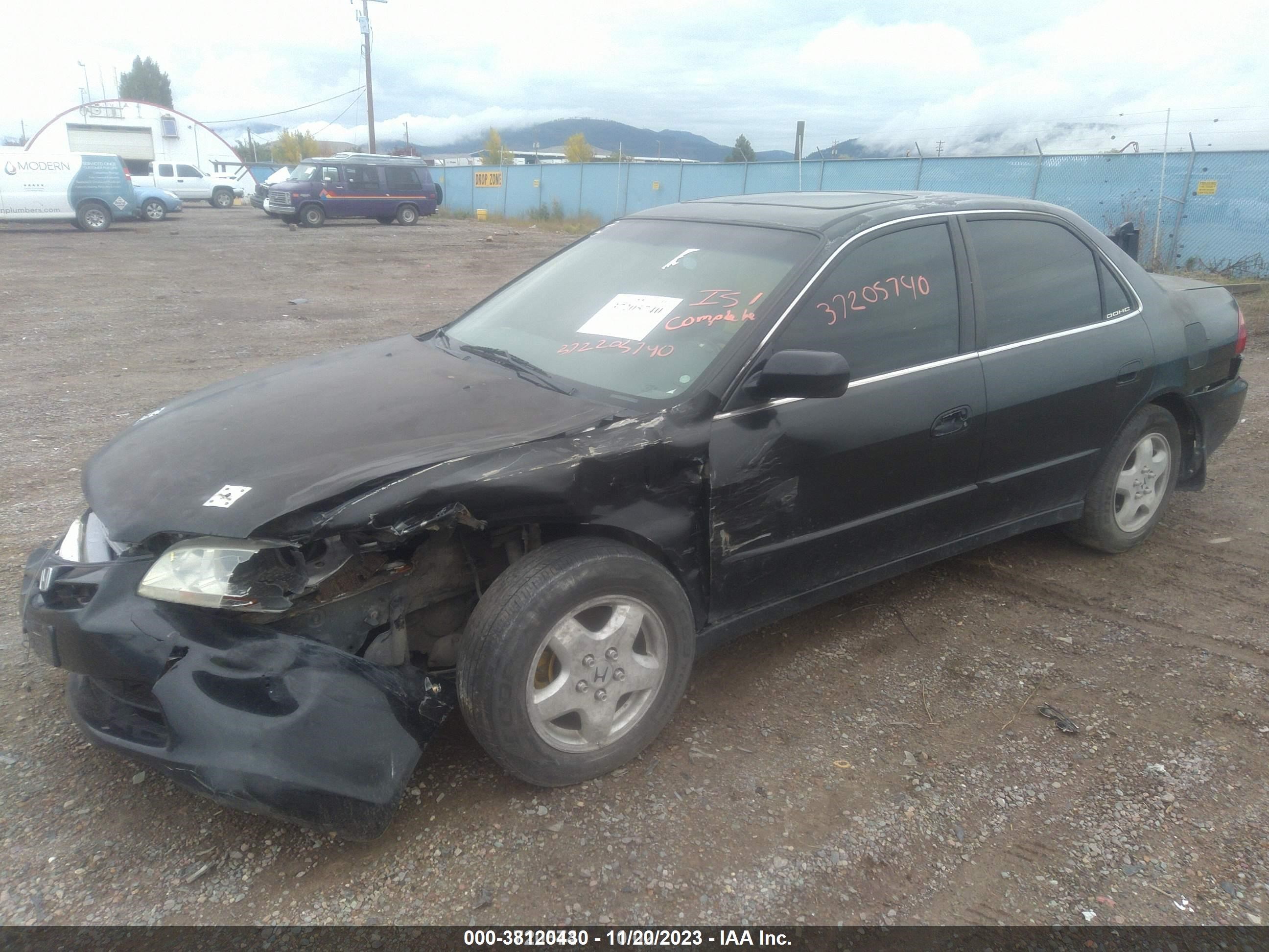 Photo 1 VIN: 1HGCG1652WA068340 - HONDA ACCORD 