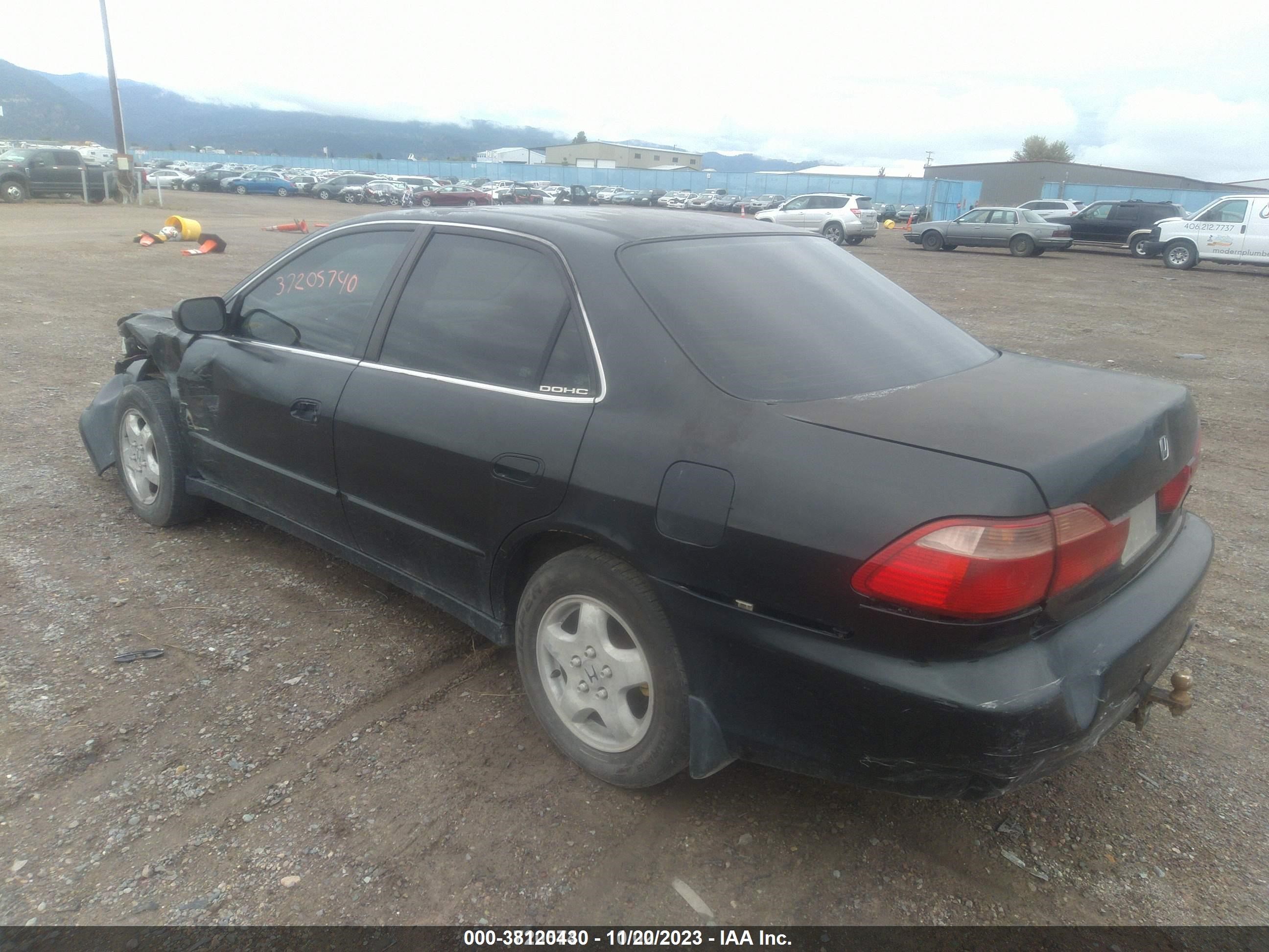 Photo 2 VIN: 1HGCG1652WA068340 - HONDA ACCORD 