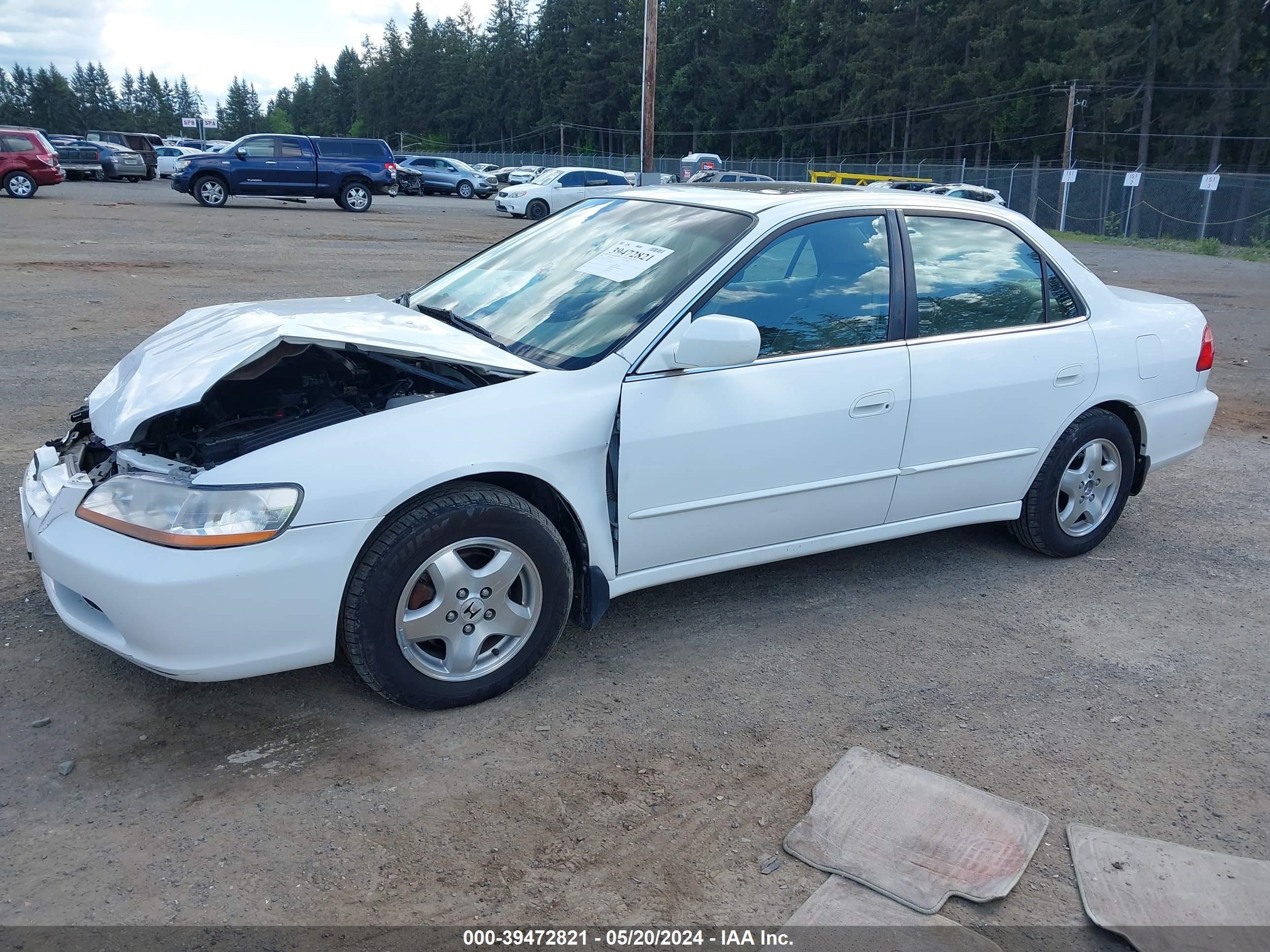 Photo 1 VIN: 1HGCG1652YA013938 - HONDA ACCORD 