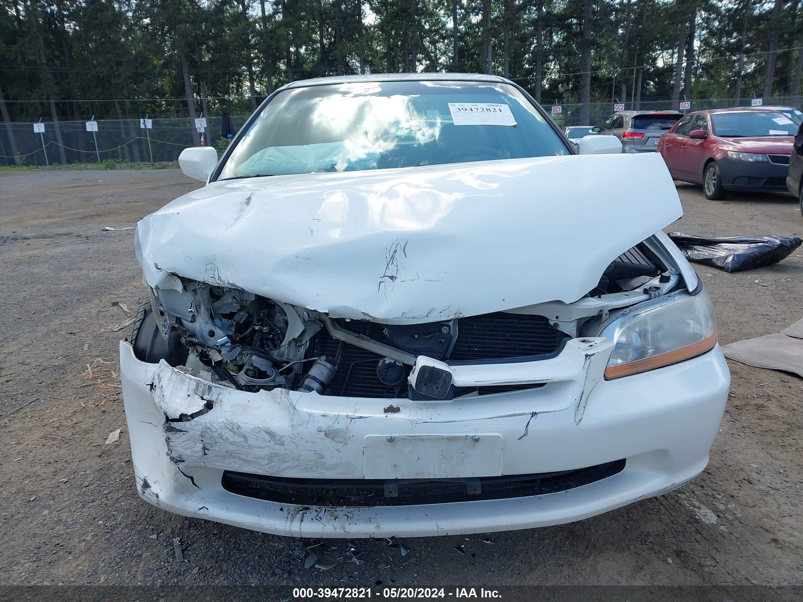 Photo 11 VIN: 1HGCG1652YA013938 - HONDA ACCORD 