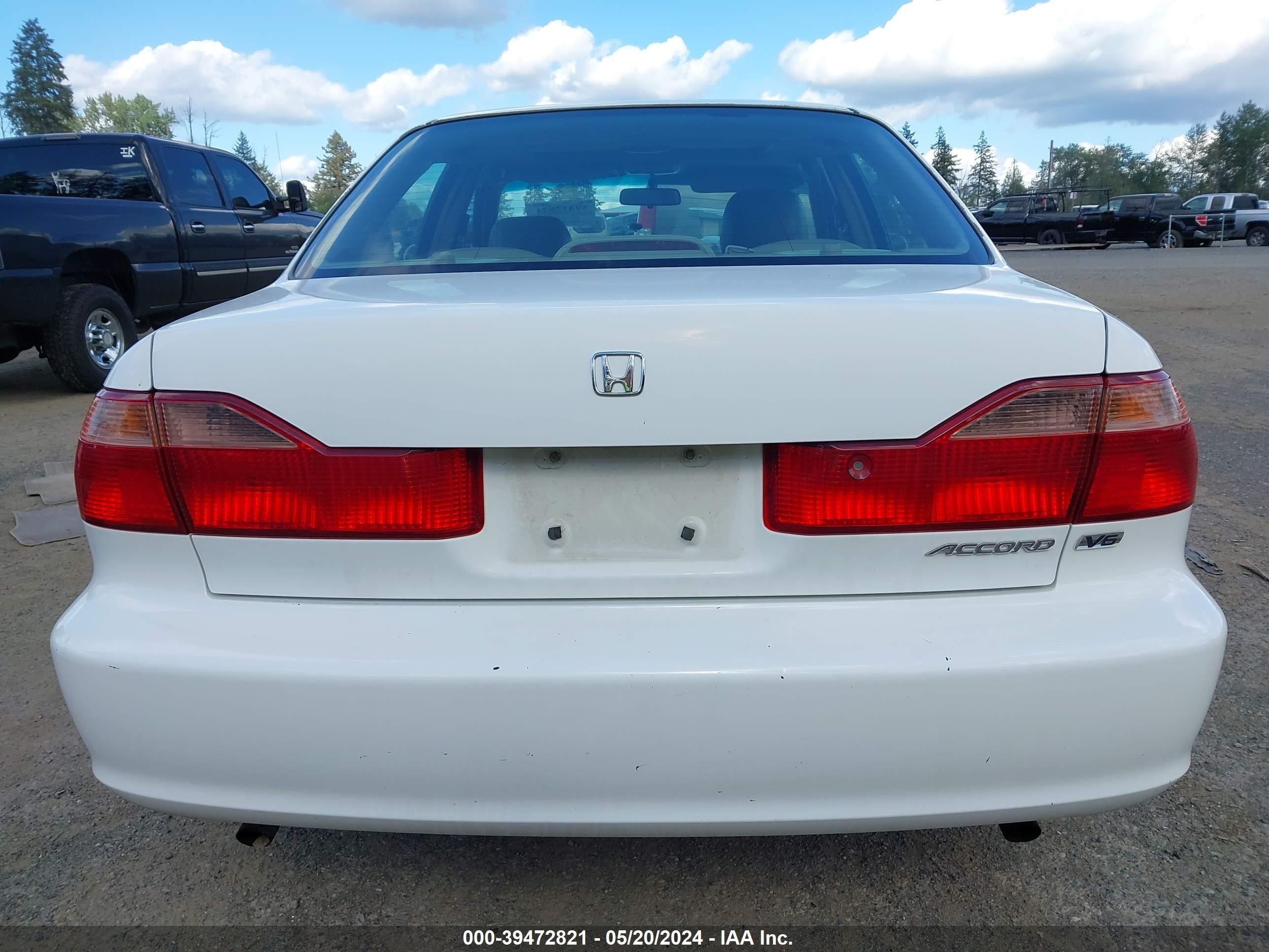 Photo 15 VIN: 1HGCG1652YA013938 - HONDA ACCORD 