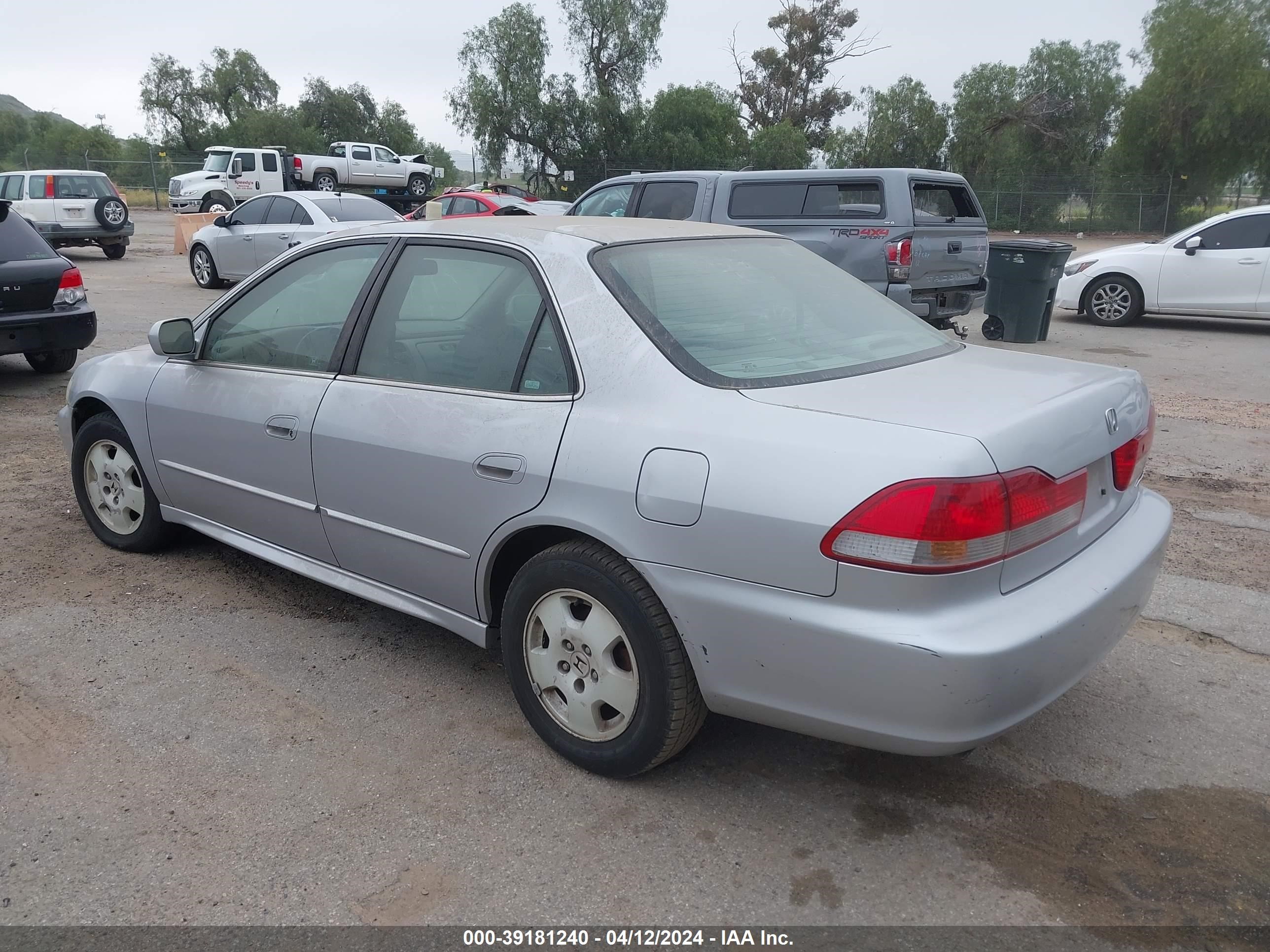 Photo 2 VIN: 1HGCG16532A001157 - HONDA ACCORD 