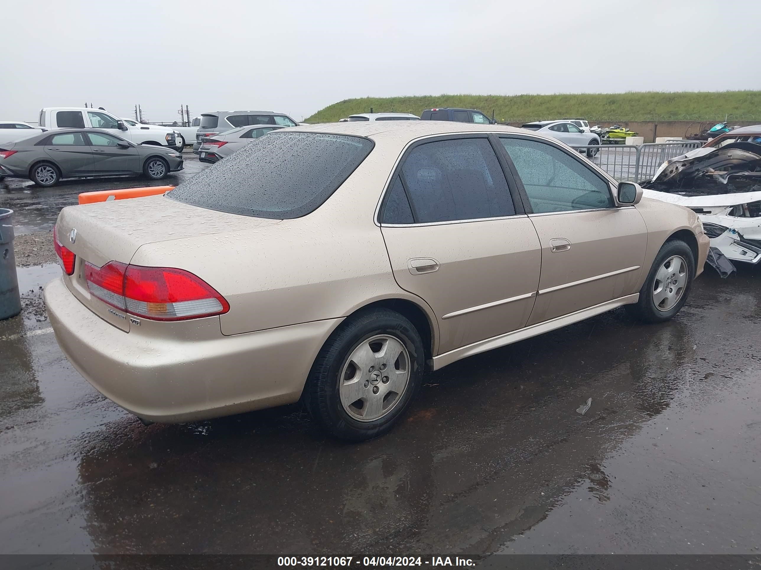 Photo 3 VIN: 1HGCG16532A002597 - HONDA ACCORD 