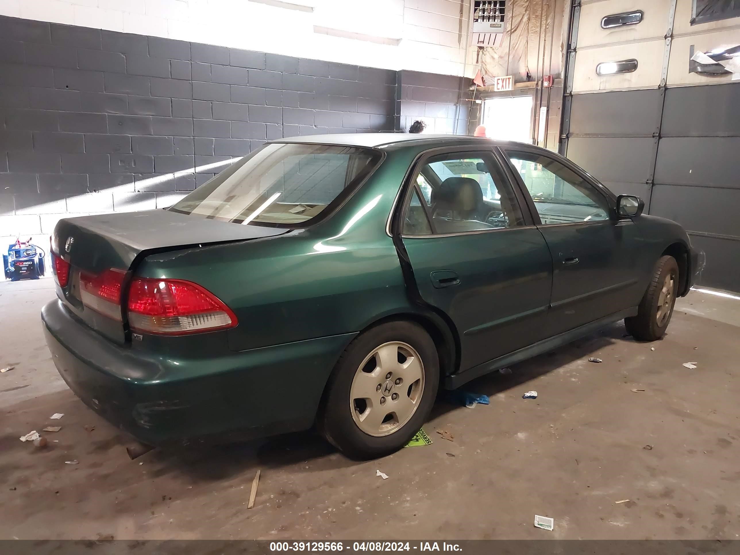 Photo 3 VIN: 1HGCG16532A077865 - HONDA ACCORD 