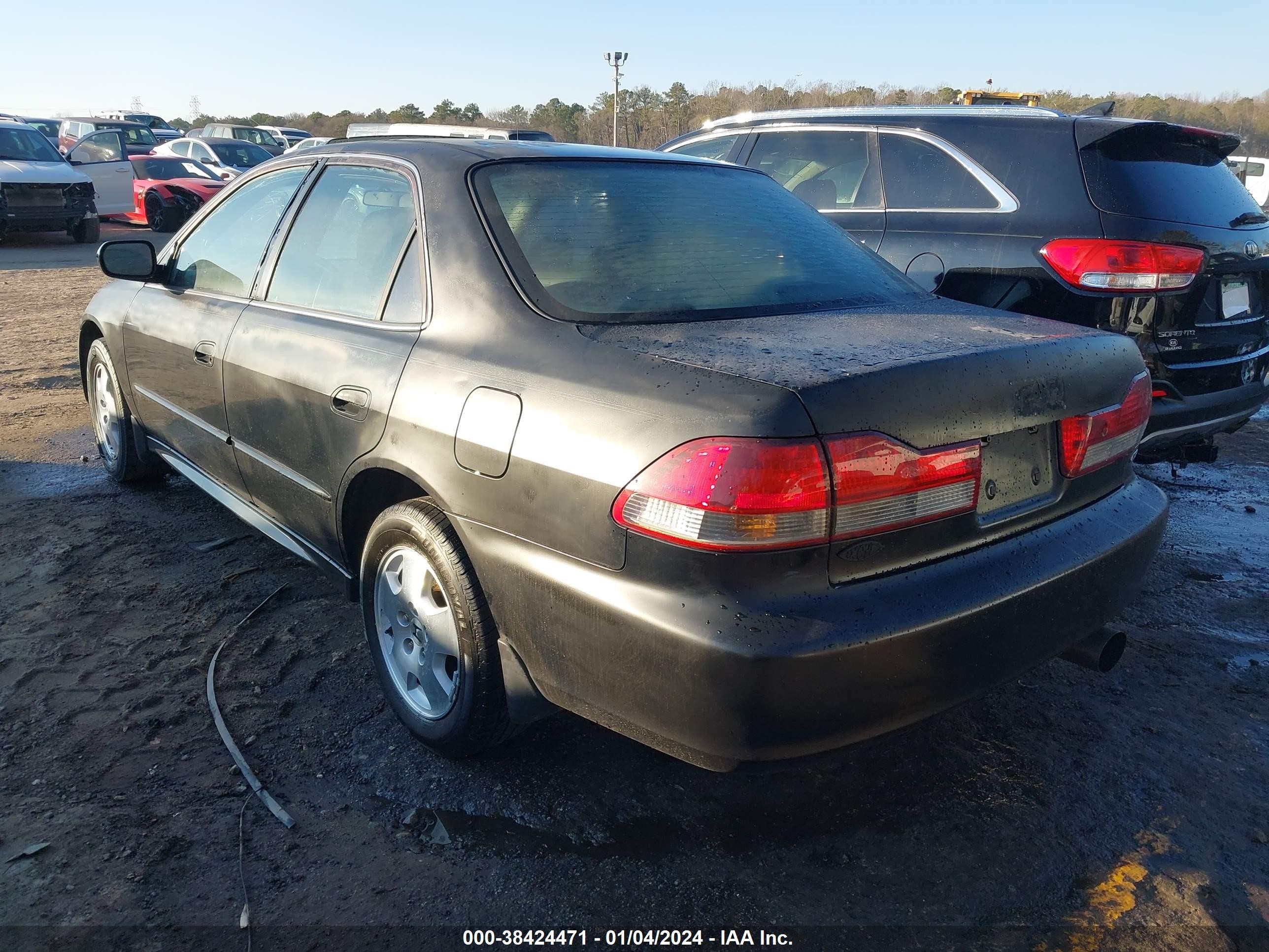 Photo 2 VIN: 1HGCG16542A003046 - HONDA ACCORD 