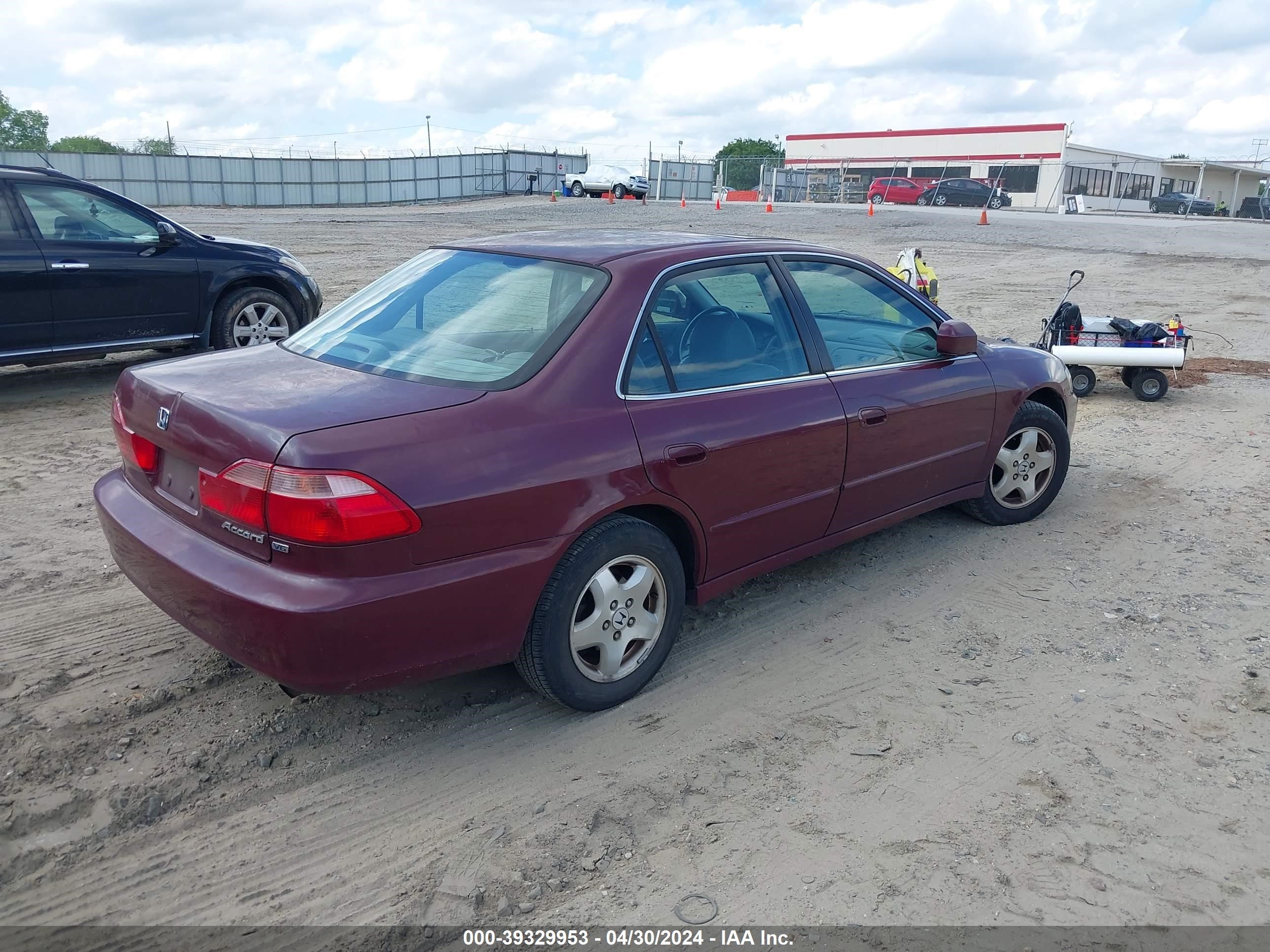 Photo 3 VIN: 1HGCG1654XA000493 - HONDA ACCORD 