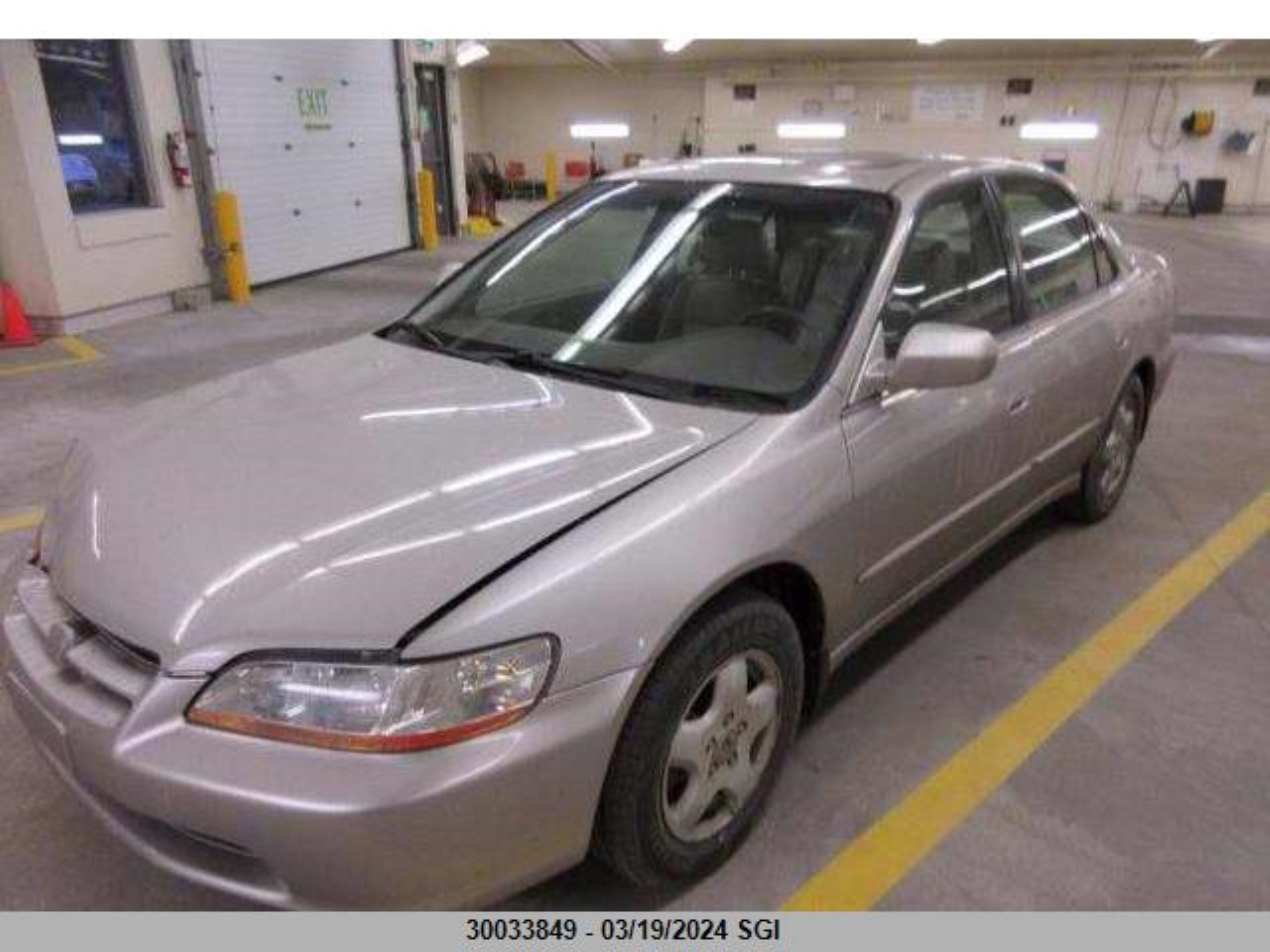 Photo 1 VIN: 1HGCG1654XA802557 - HONDA ACCORD 