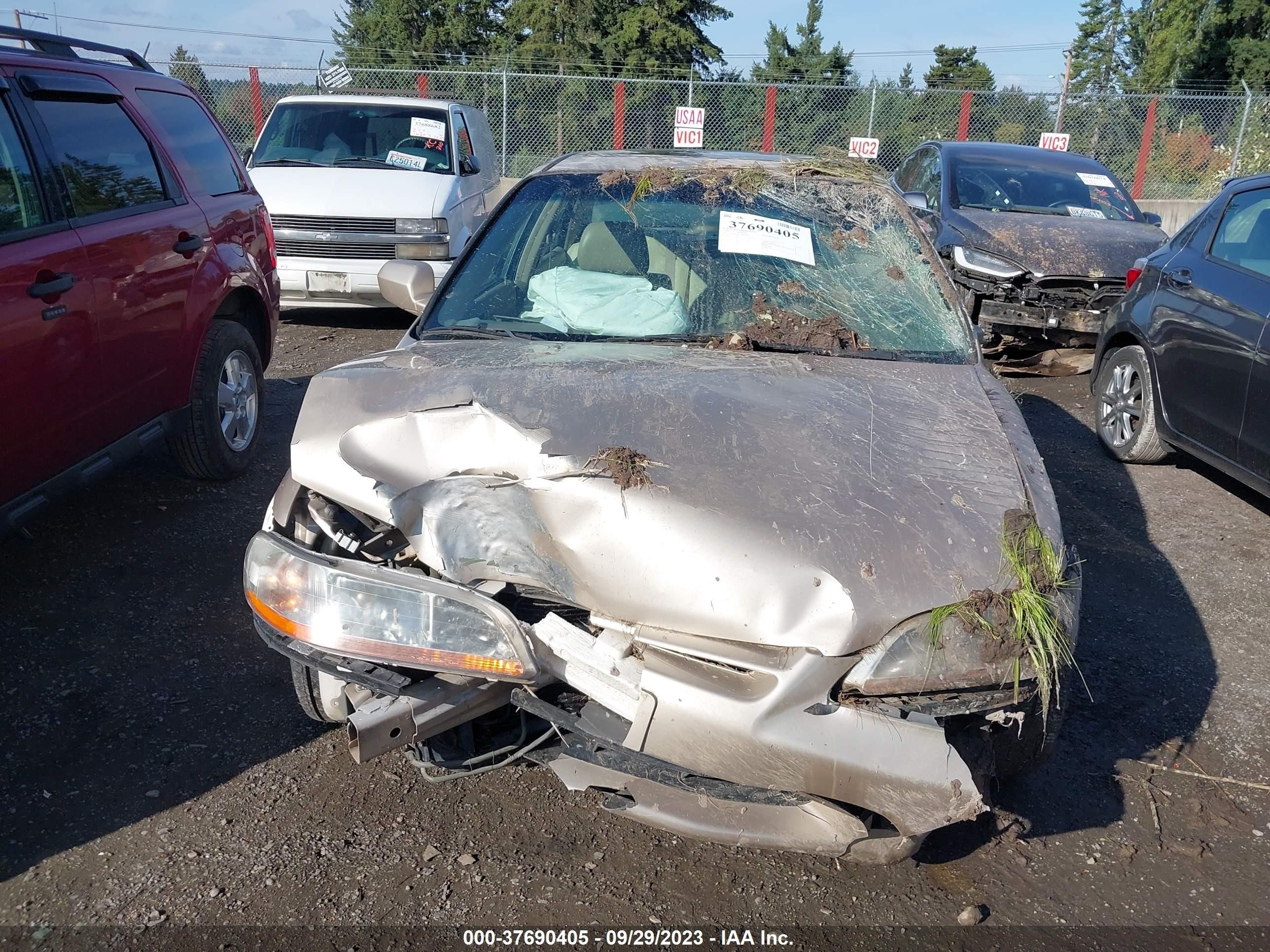 Photo 10 VIN: 1HGCG1654YA026416 - HONDA ACCORD 