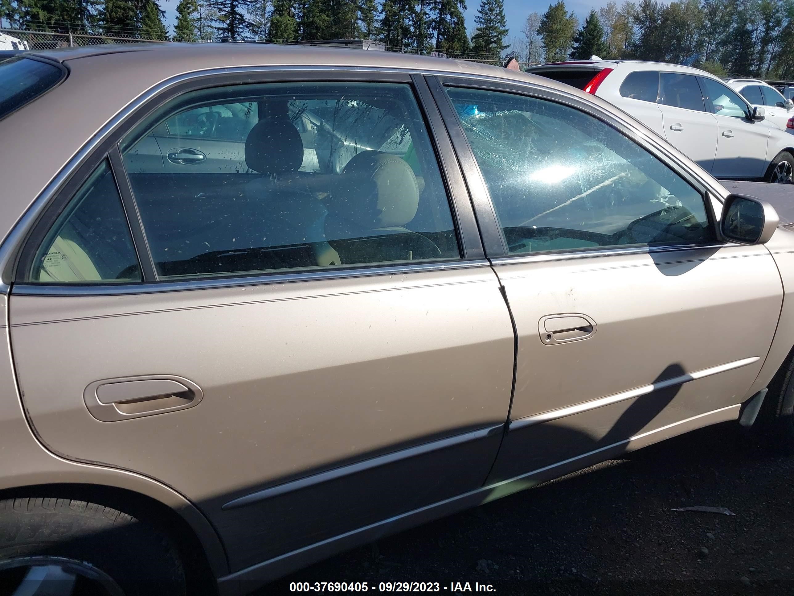 Photo 11 VIN: 1HGCG1654YA026416 - HONDA ACCORD 