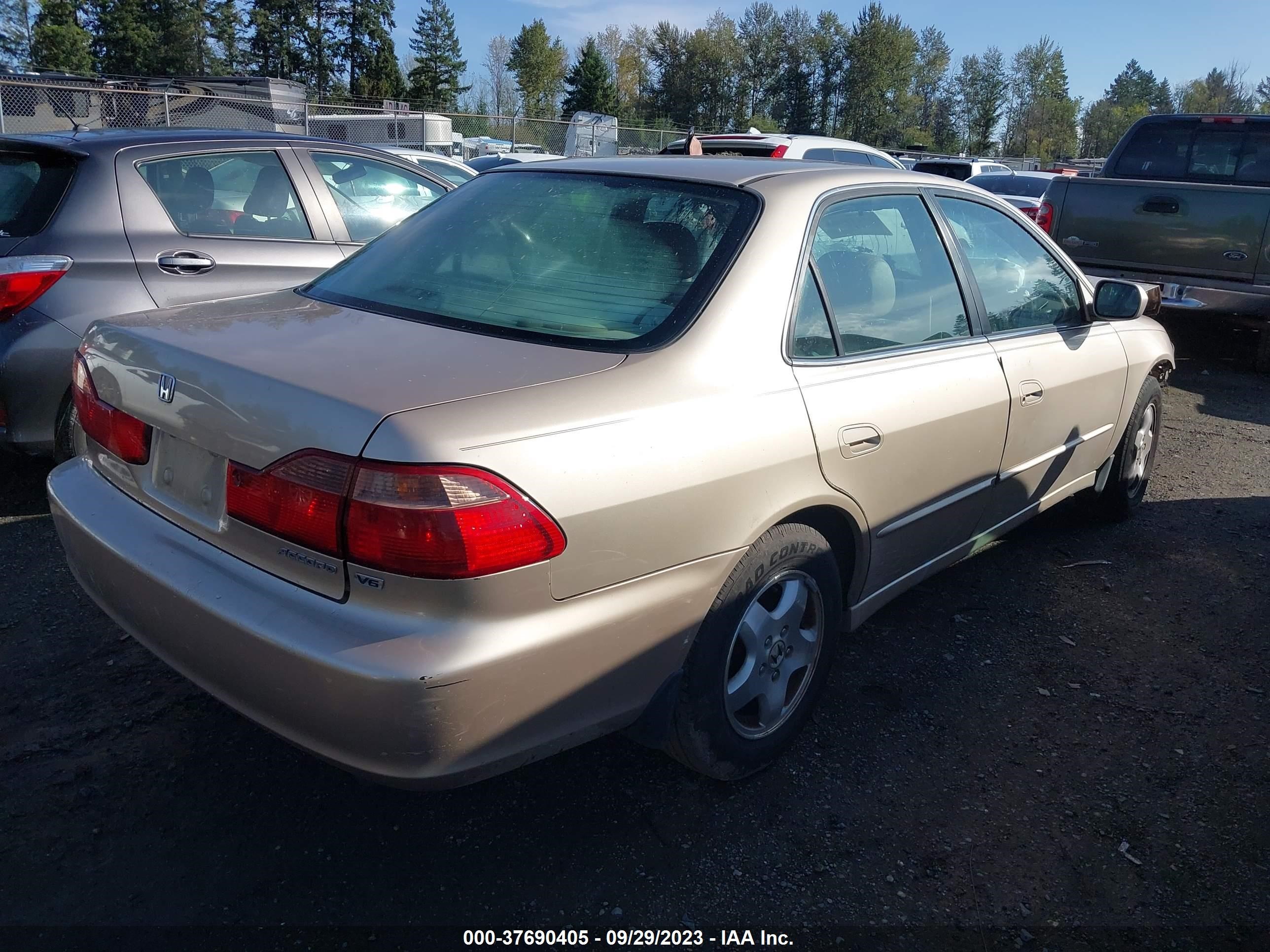 Photo 3 VIN: 1HGCG1654YA026416 - HONDA ACCORD 