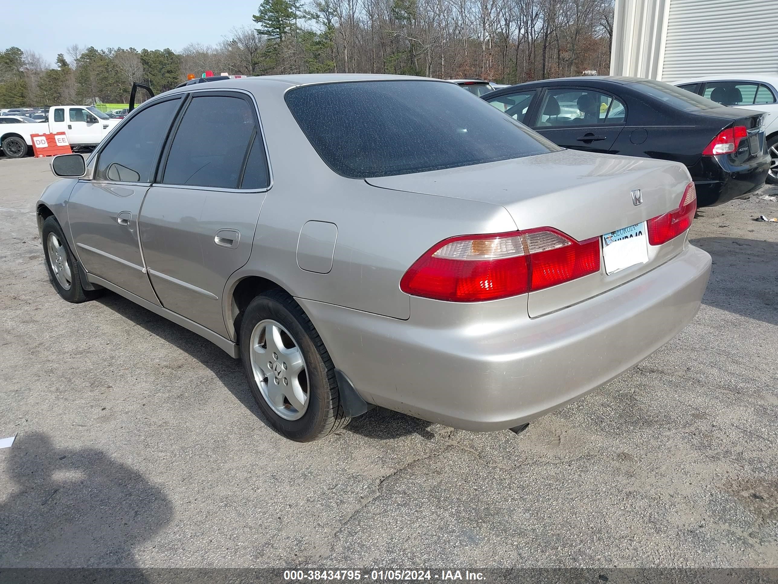 Photo 2 VIN: 1HGCG1655XA015116 - HONDA ACCORD 