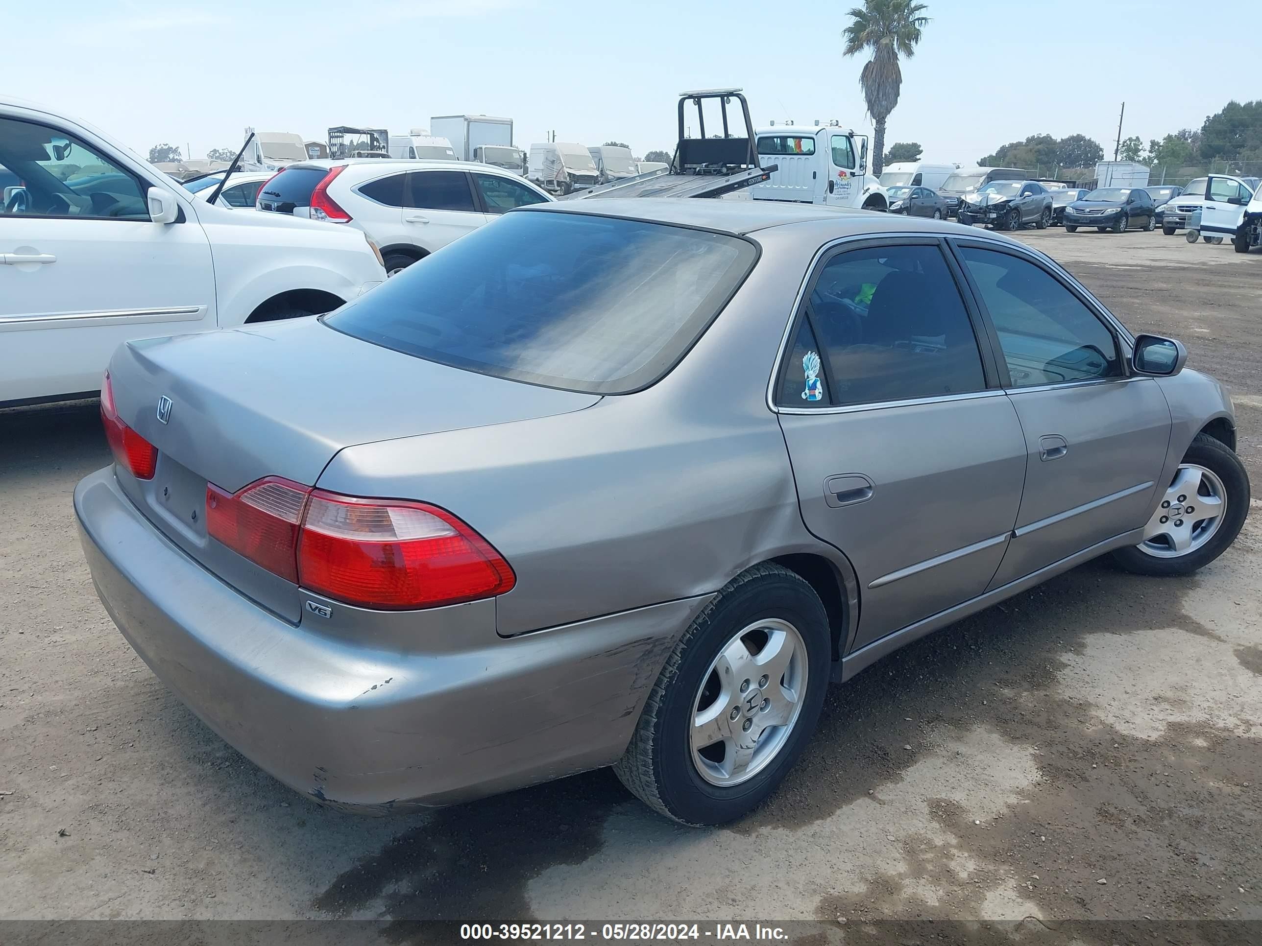 Photo 3 VIN: 1HGCG1655YA099200 - HONDA ACCORD 