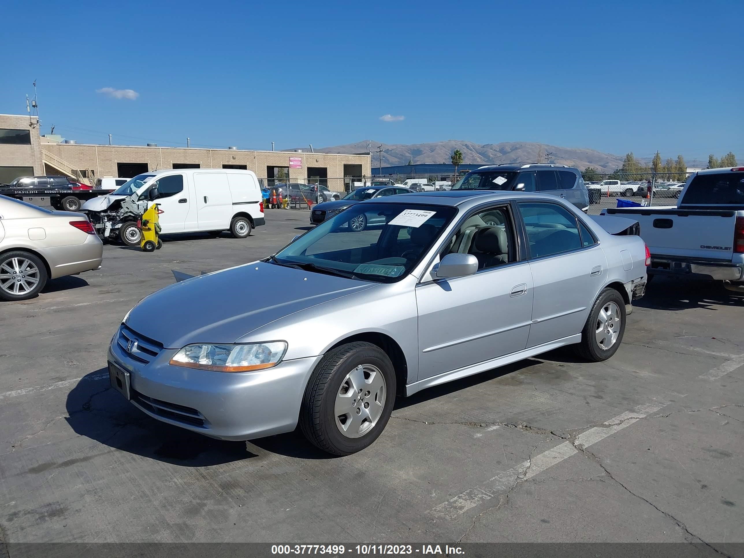 Photo 1 VIN: 1HGCG16561A012832 - HONDA ACCORD 