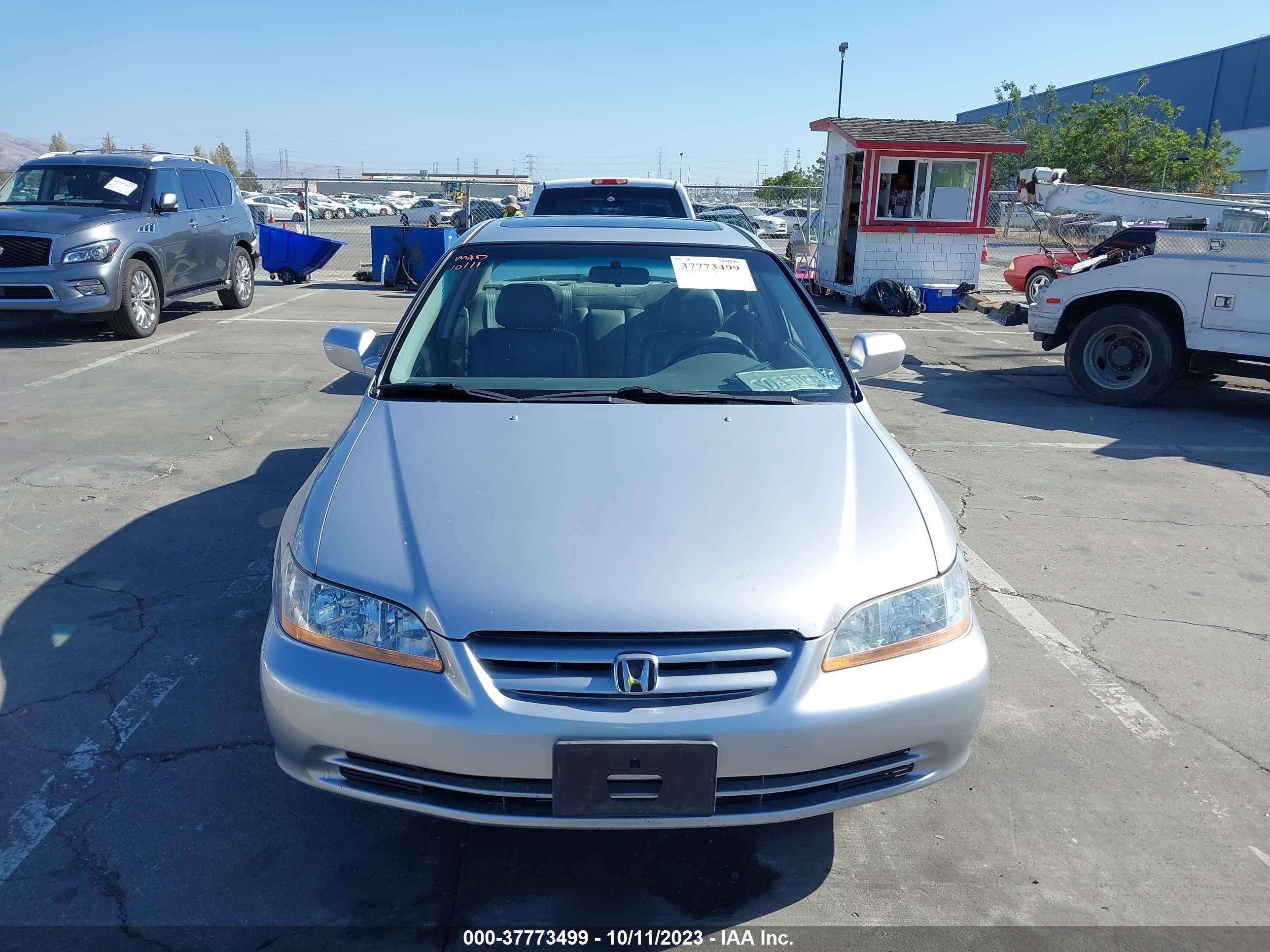 Photo 12 VIN: 1HGCG16561A012832 - HONDA ACCORD 