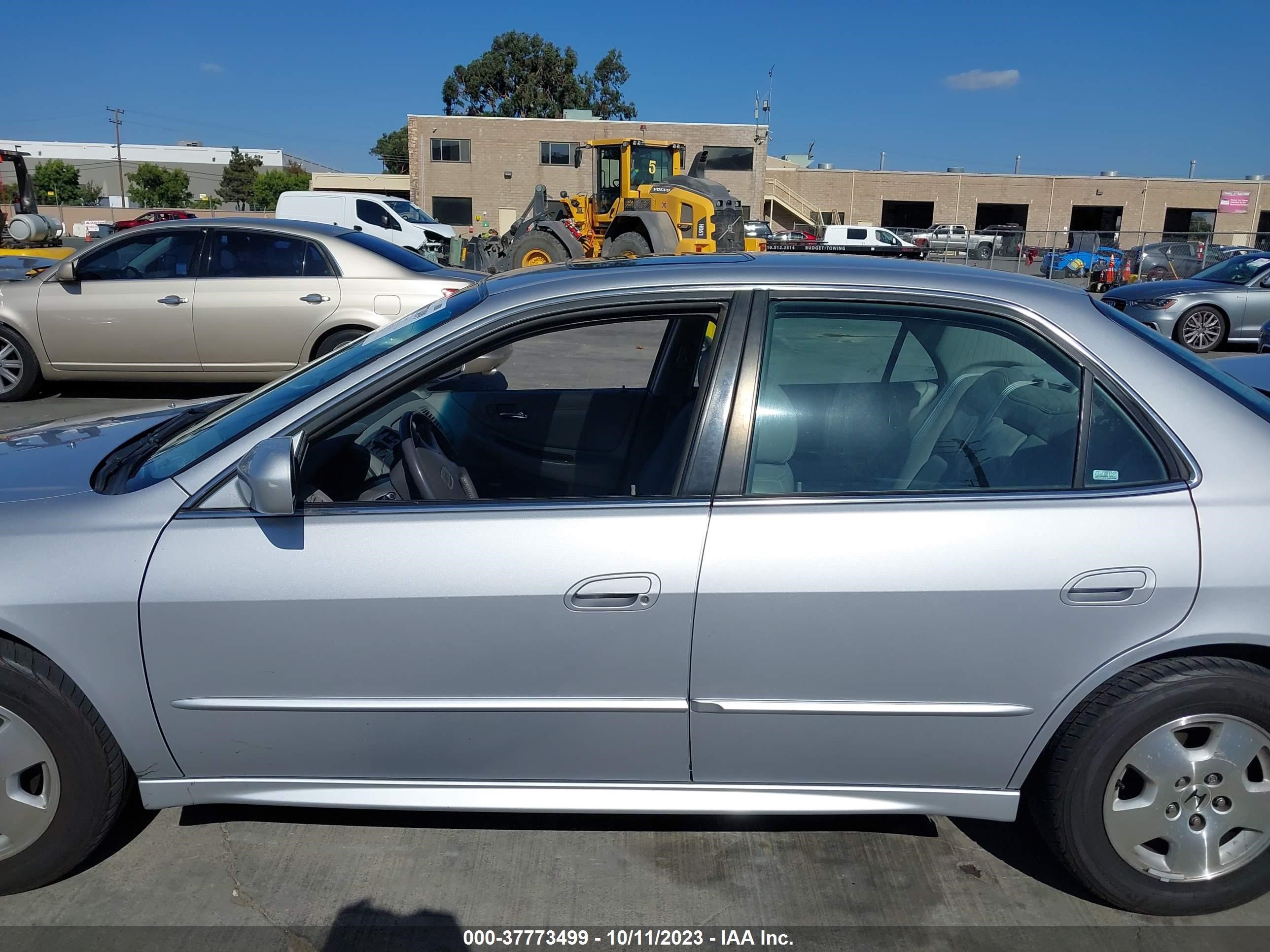 Photo 14 VIN: 1HGCG16561A012832 - HONDA ACCORD 