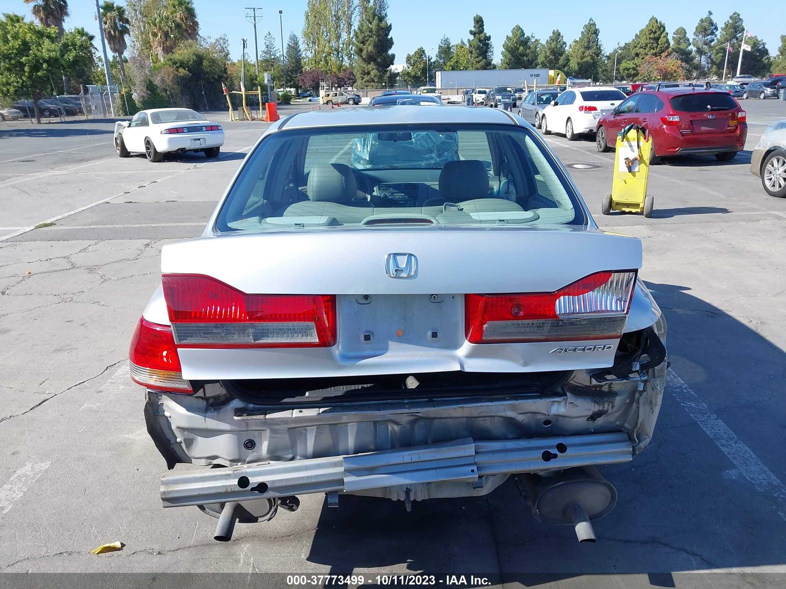 Photo 16 VIN: 1HGCG16561A012832 - HONDA ACCORD 