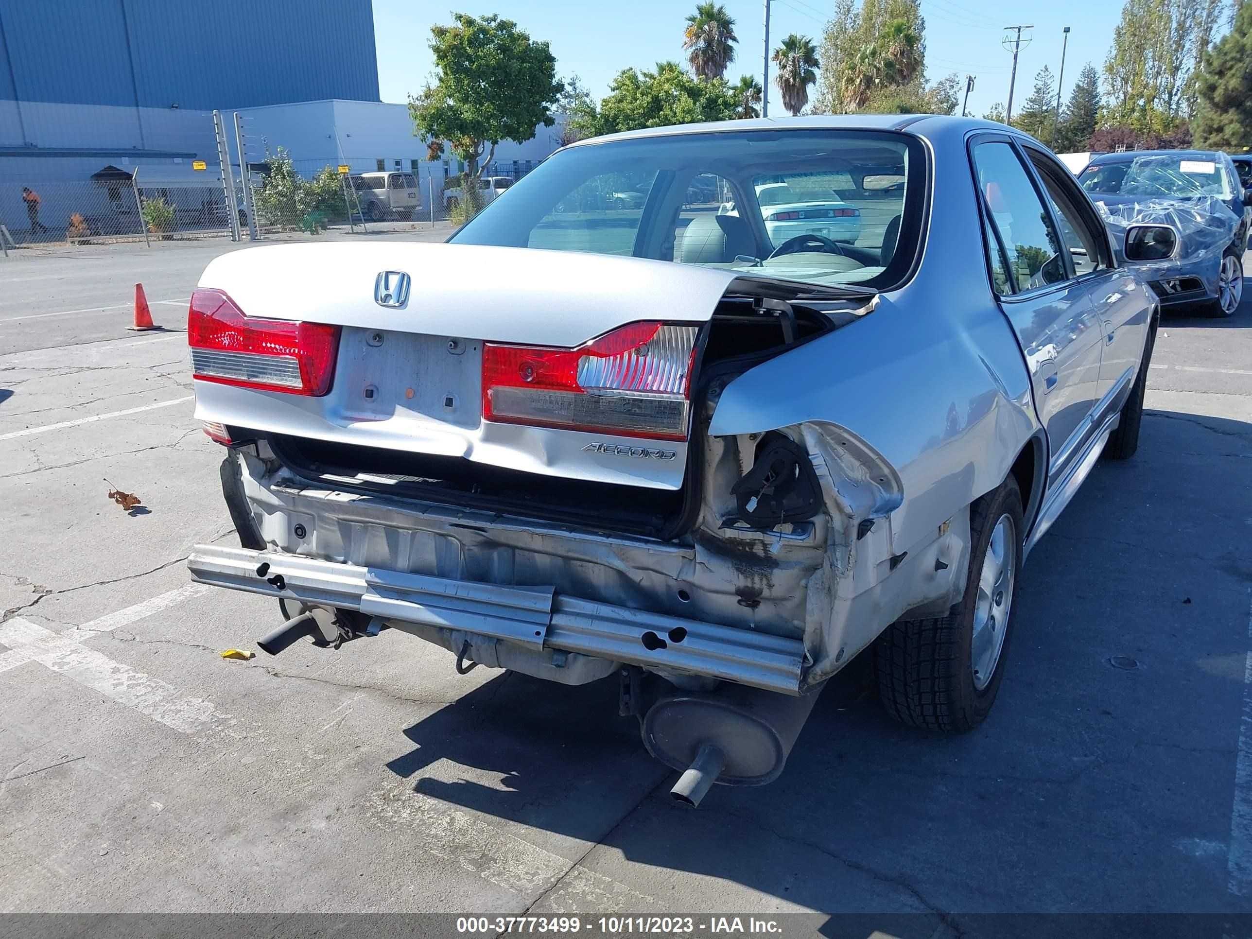 Photo 5 VIN: 1HGCG16561A012832 - HONDA ACCORD 