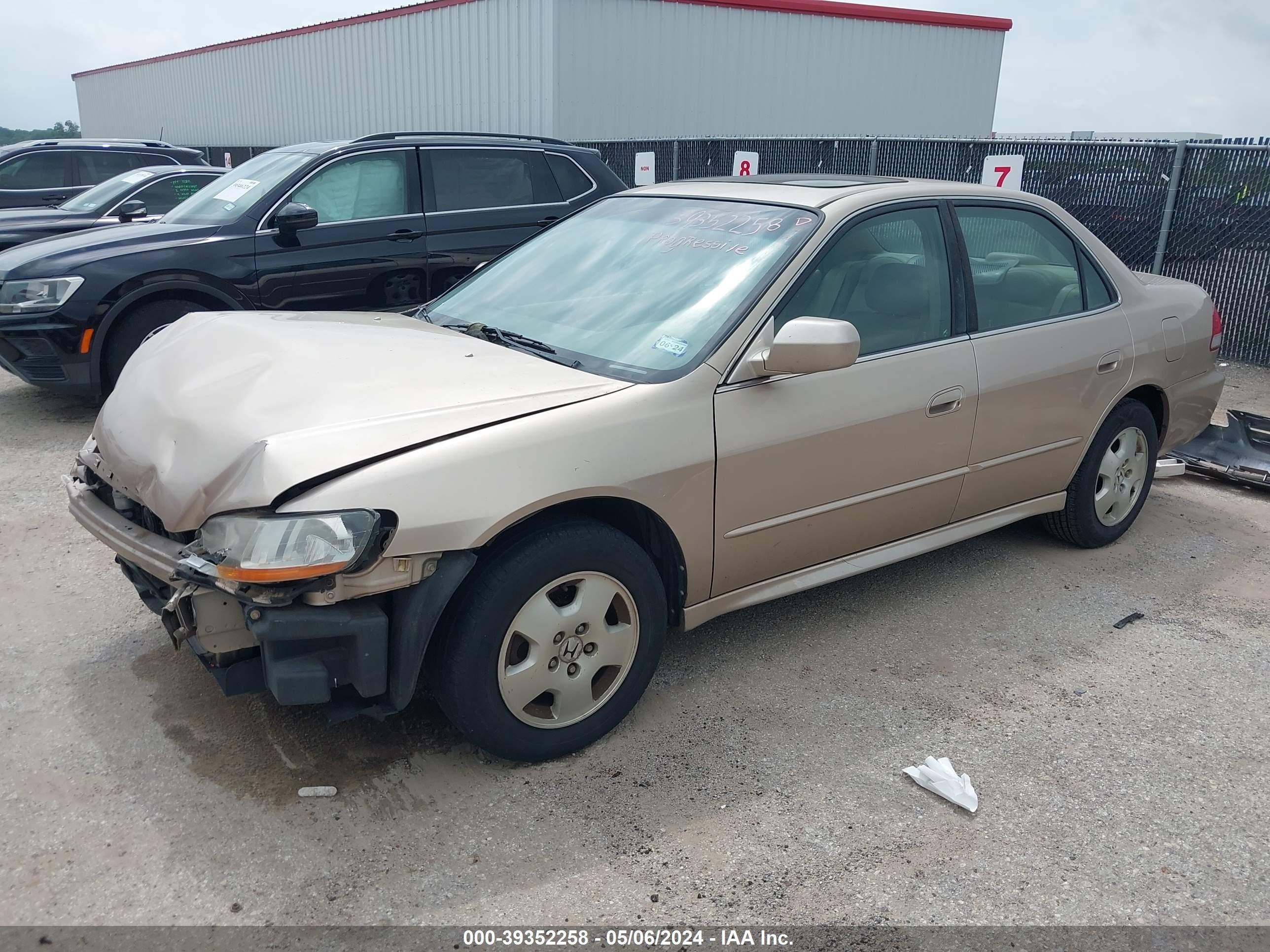 Photo 1 VIN: 1HGCG16561A077633 - HONDA ACCORD 