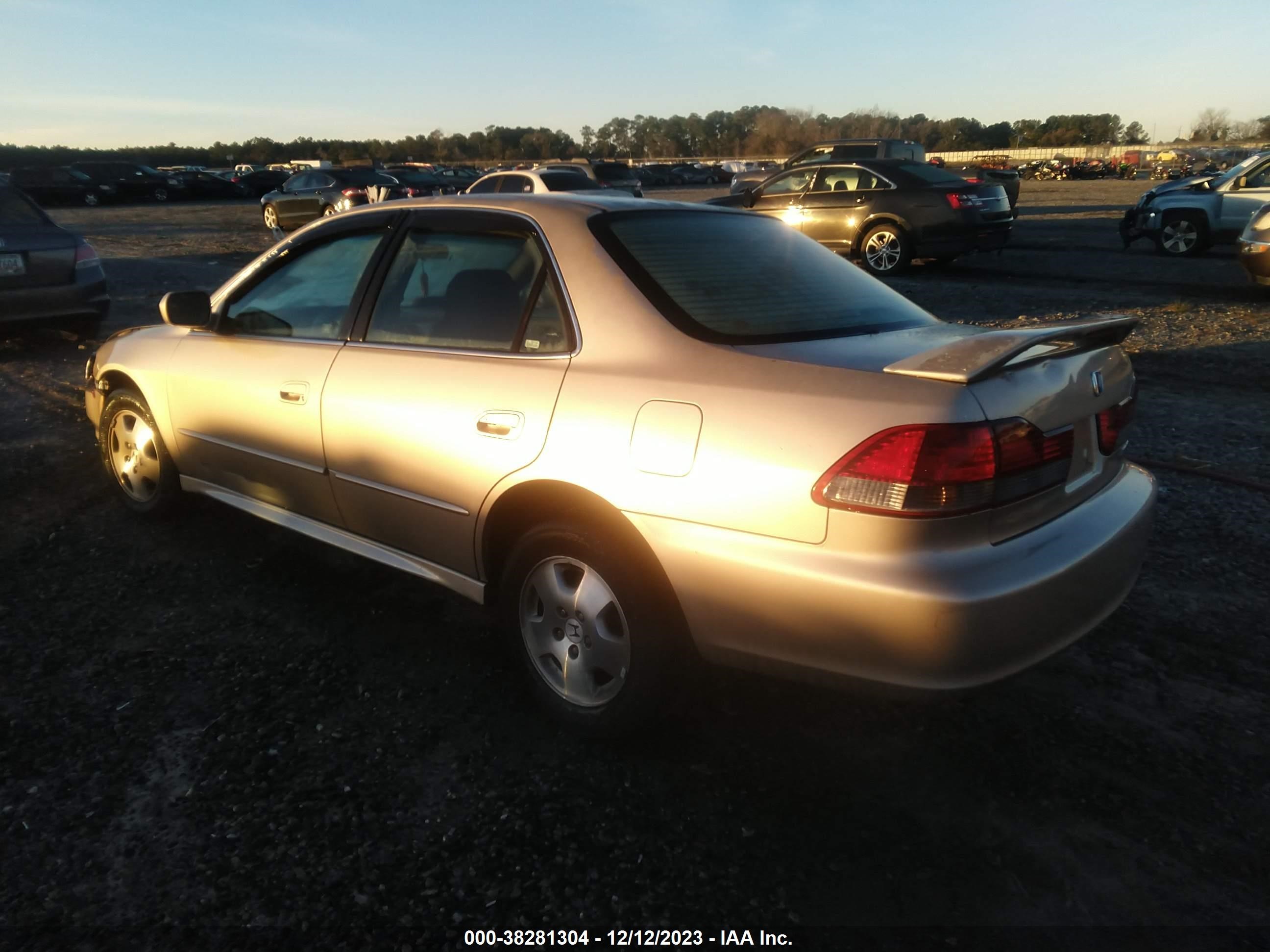 Photo 2 VIN: 1HGCG16562A013142 - HONDA ACCORD 