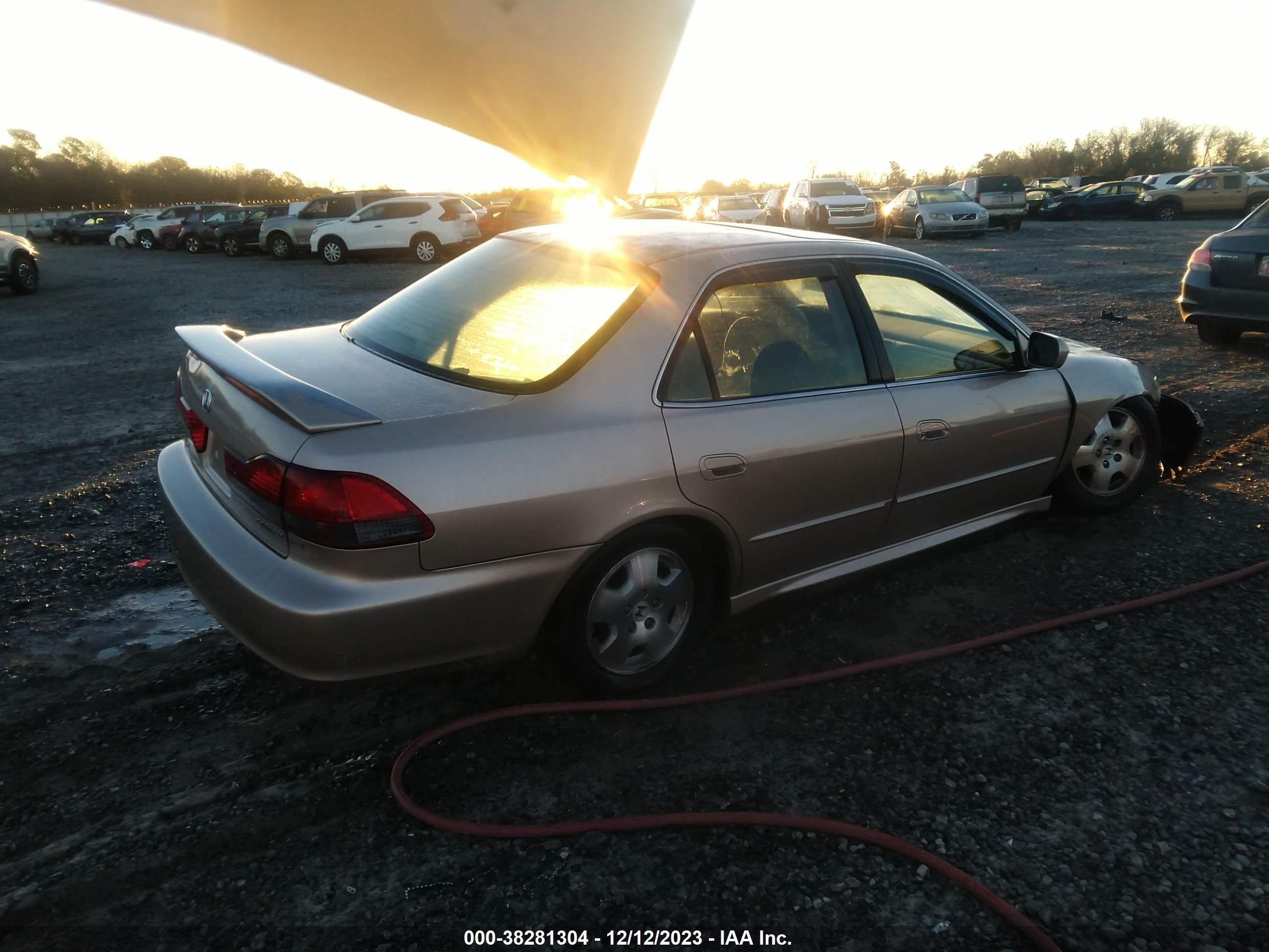 Photo 3 VIN: 1HGCG16562A013142 - HONDA ACCORD 