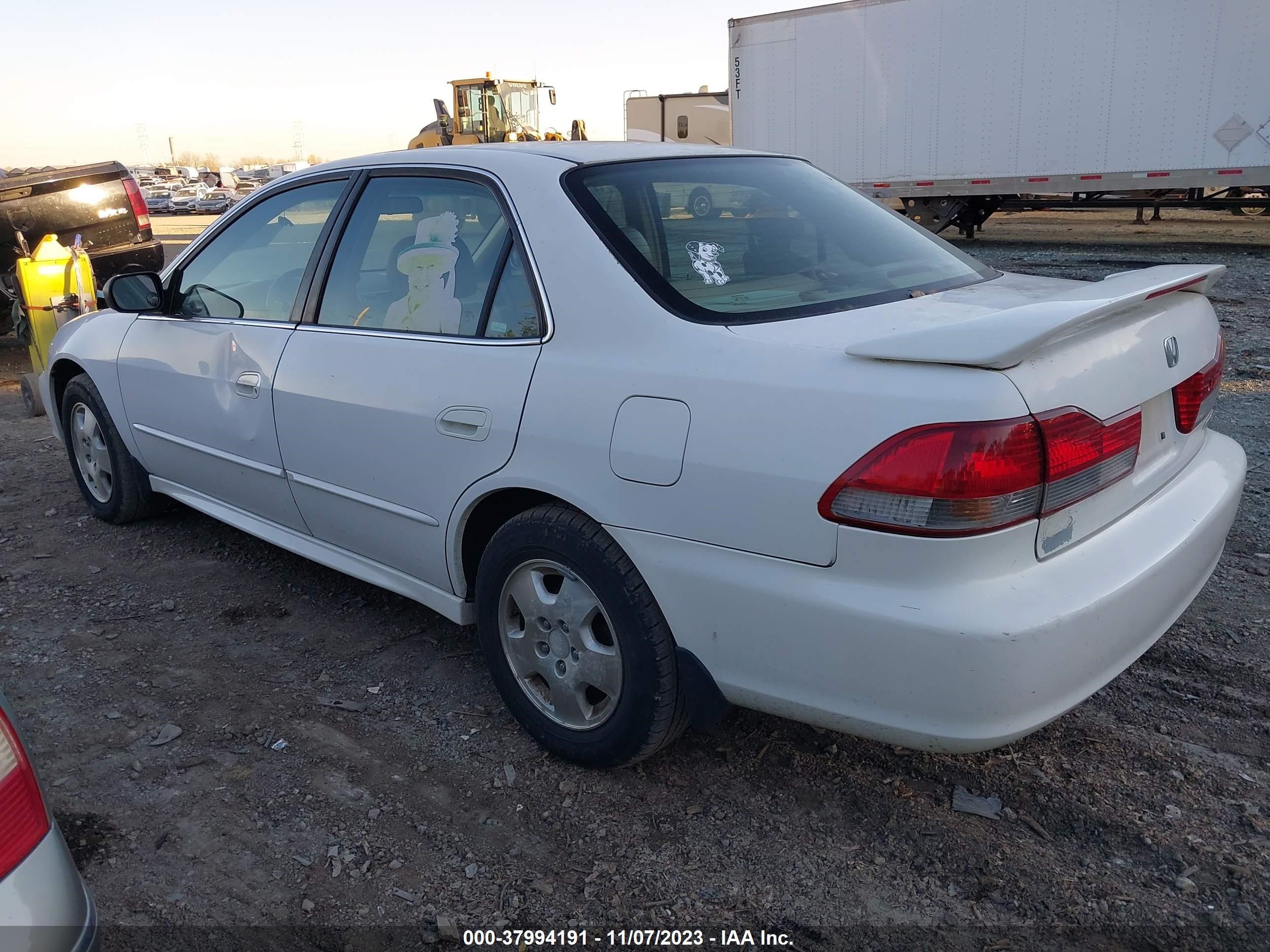 Photo 2 VIN: 1HGCG16562A052846 - HONDA ACCORD 