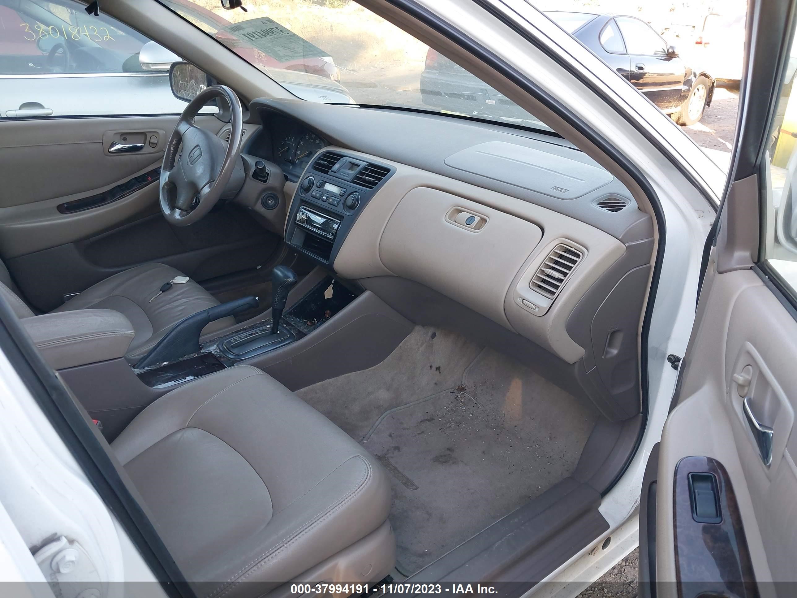 Photo 4 VIN: 1HGCG16562A052846 - HONDA ACCORD 