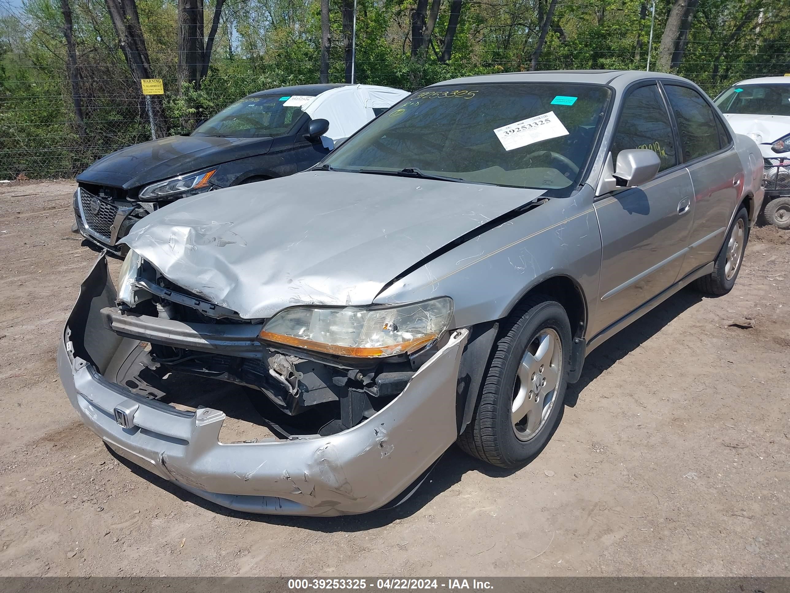 Photo 5 VIN: 1HGCG1656WA067174 - HONDA ACCORD 