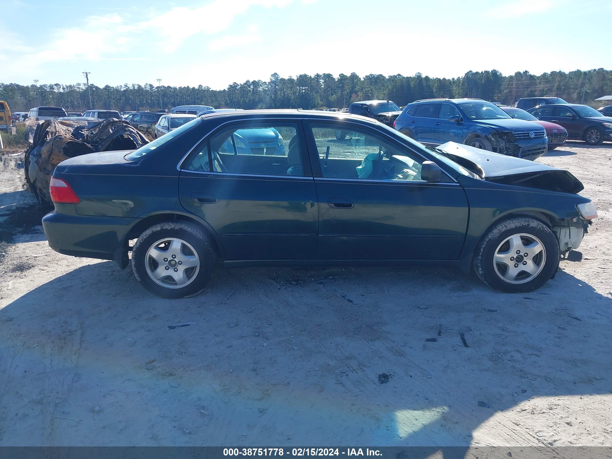 Photo 11 VIN: 1HGCG1656YA004921 - HONDA ACCORD 