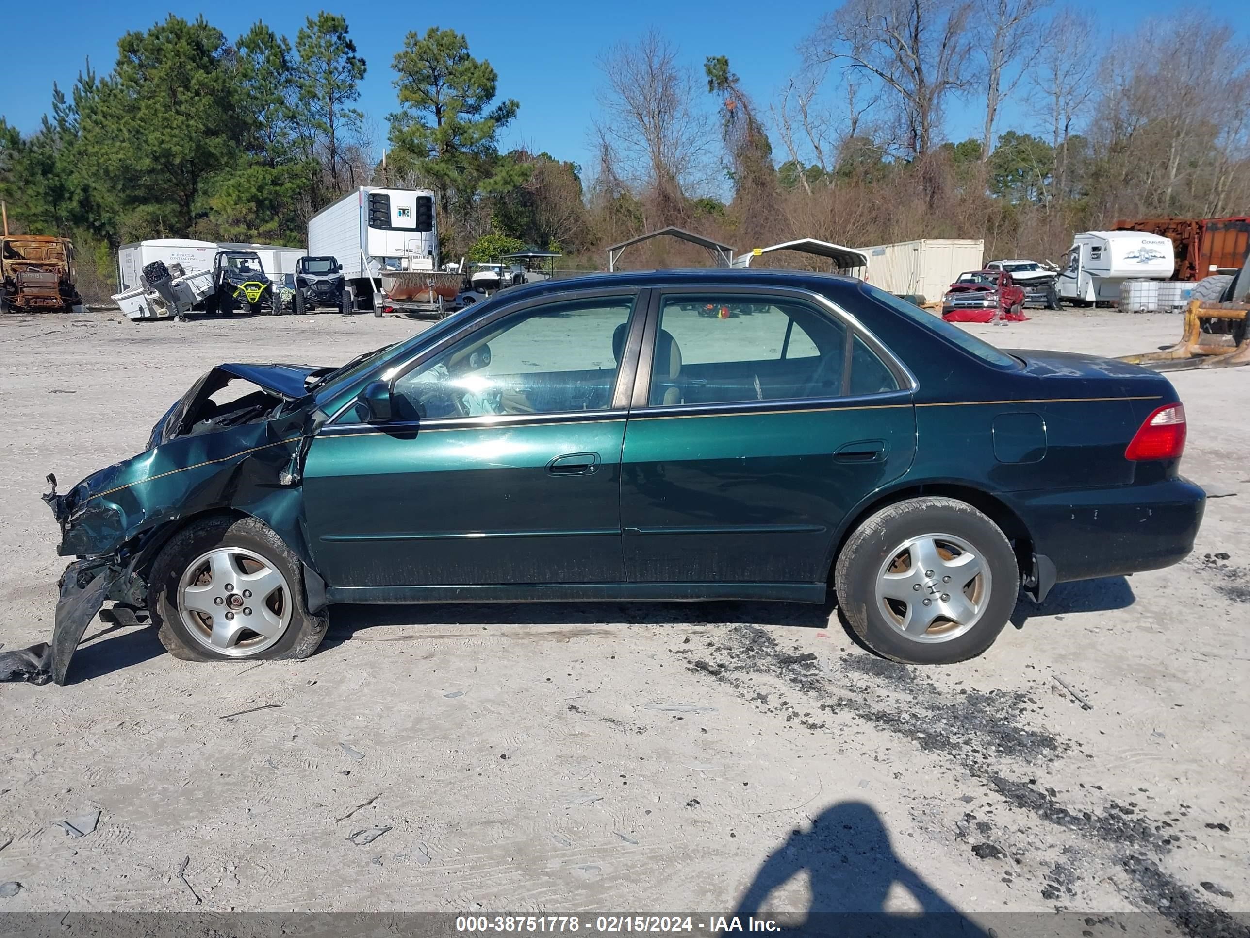 Photo 12 VIN: 1HGCG1656YA004921 - HONDA ACCORD 