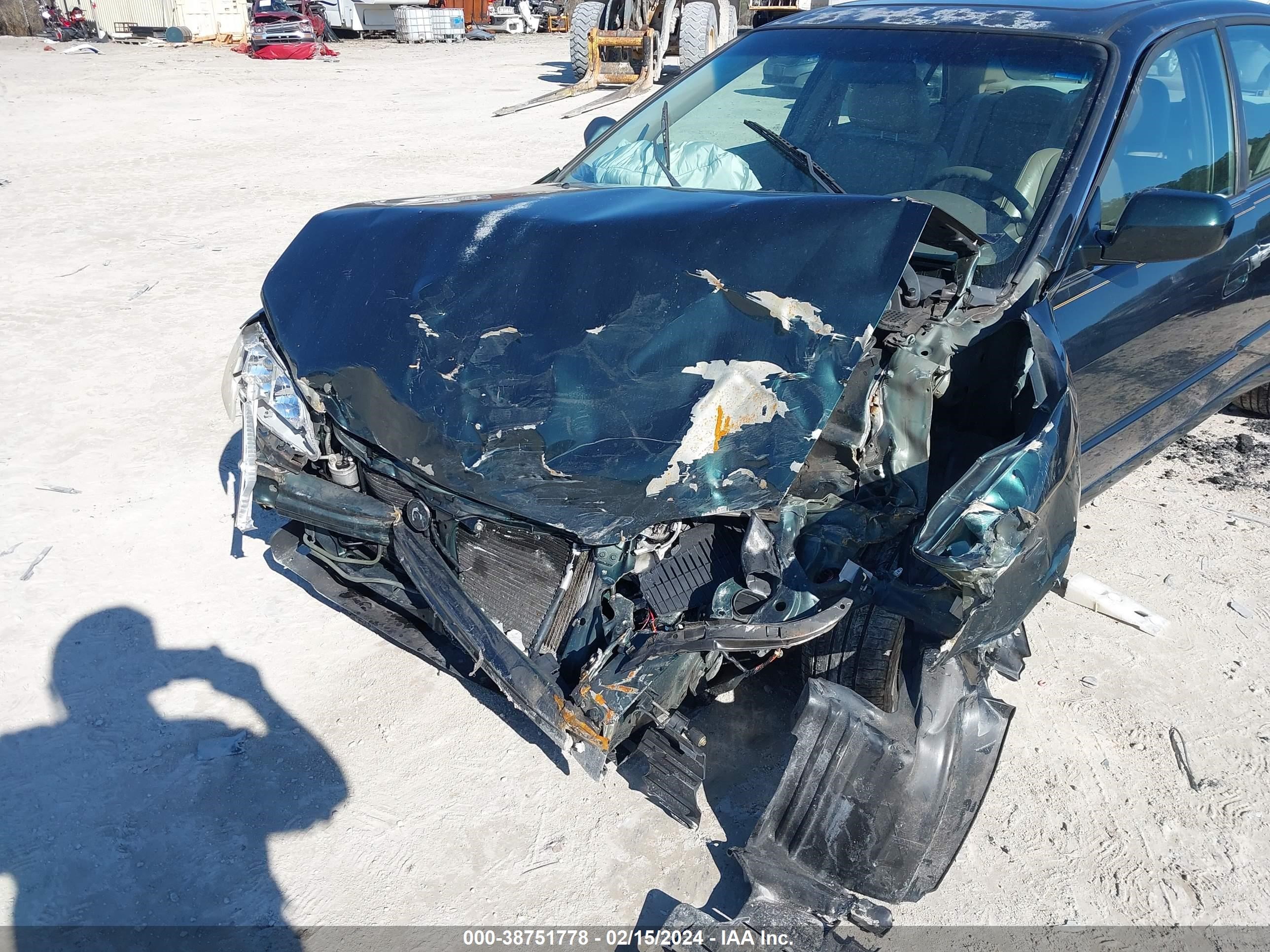 Photo 5 VIN: 1HGCG1656YA004921 - HONDA ACCORD 