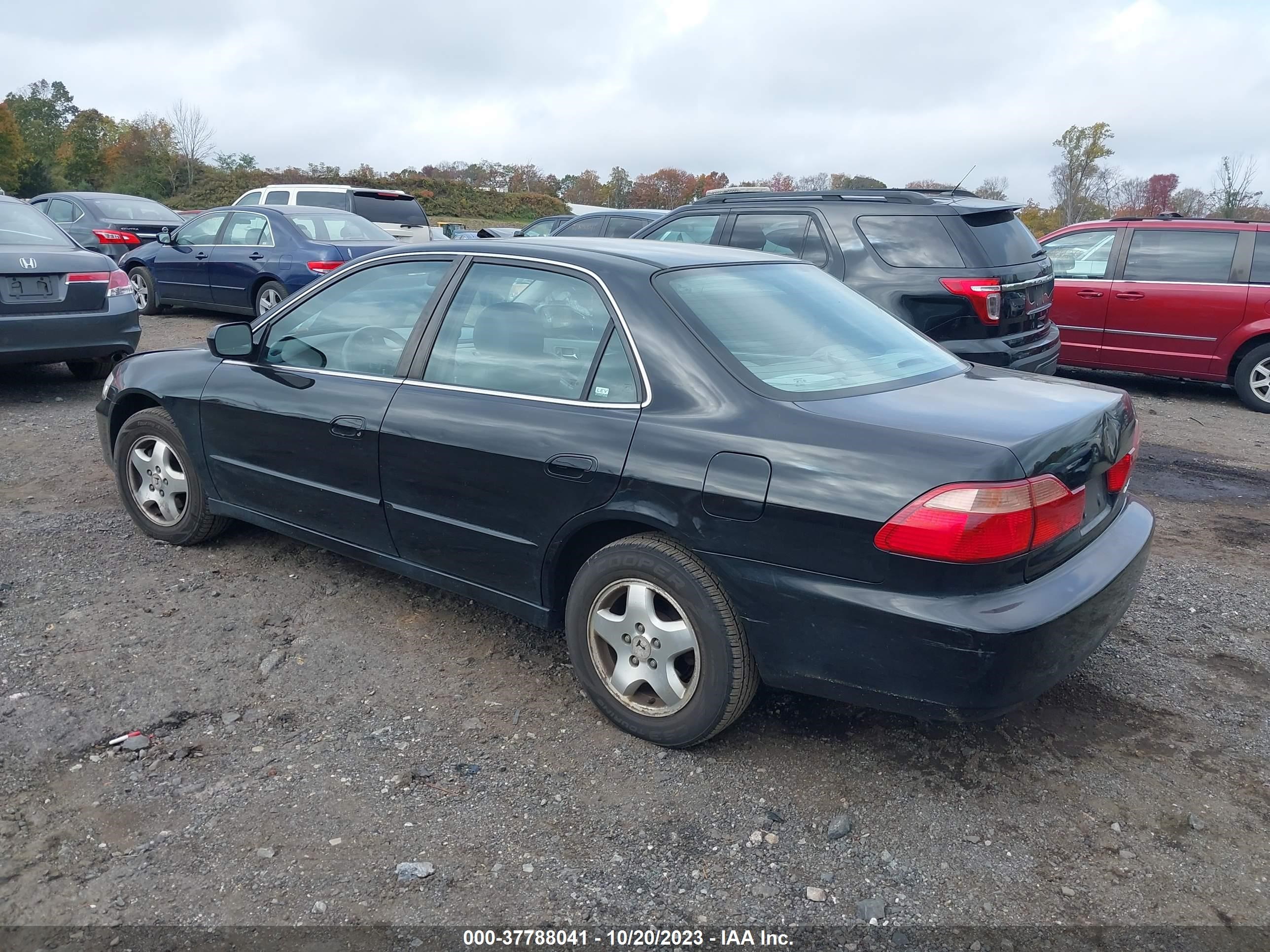 Photo 2 VIN: 1HGCG1656YA094961 - HONDA ACCORD 