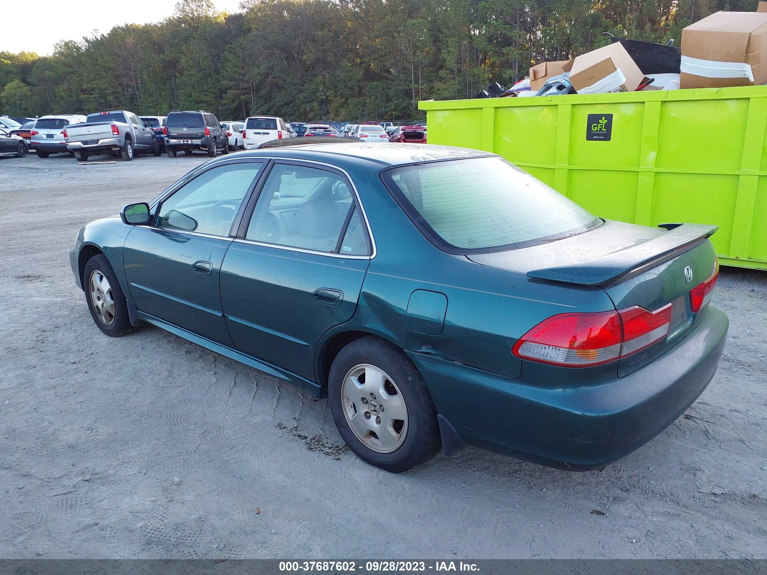 Photo 2 VIN: 1HGCG16572A015689 - HONDA ACCORD 